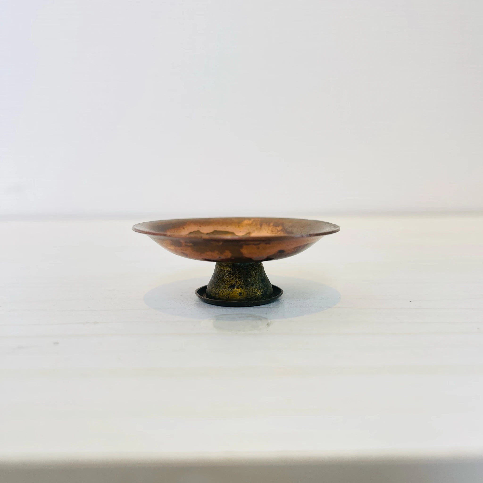 【アンティーク】 真鍮製ミニチュアフィギュア / 脚付きお皿 / 真鍮