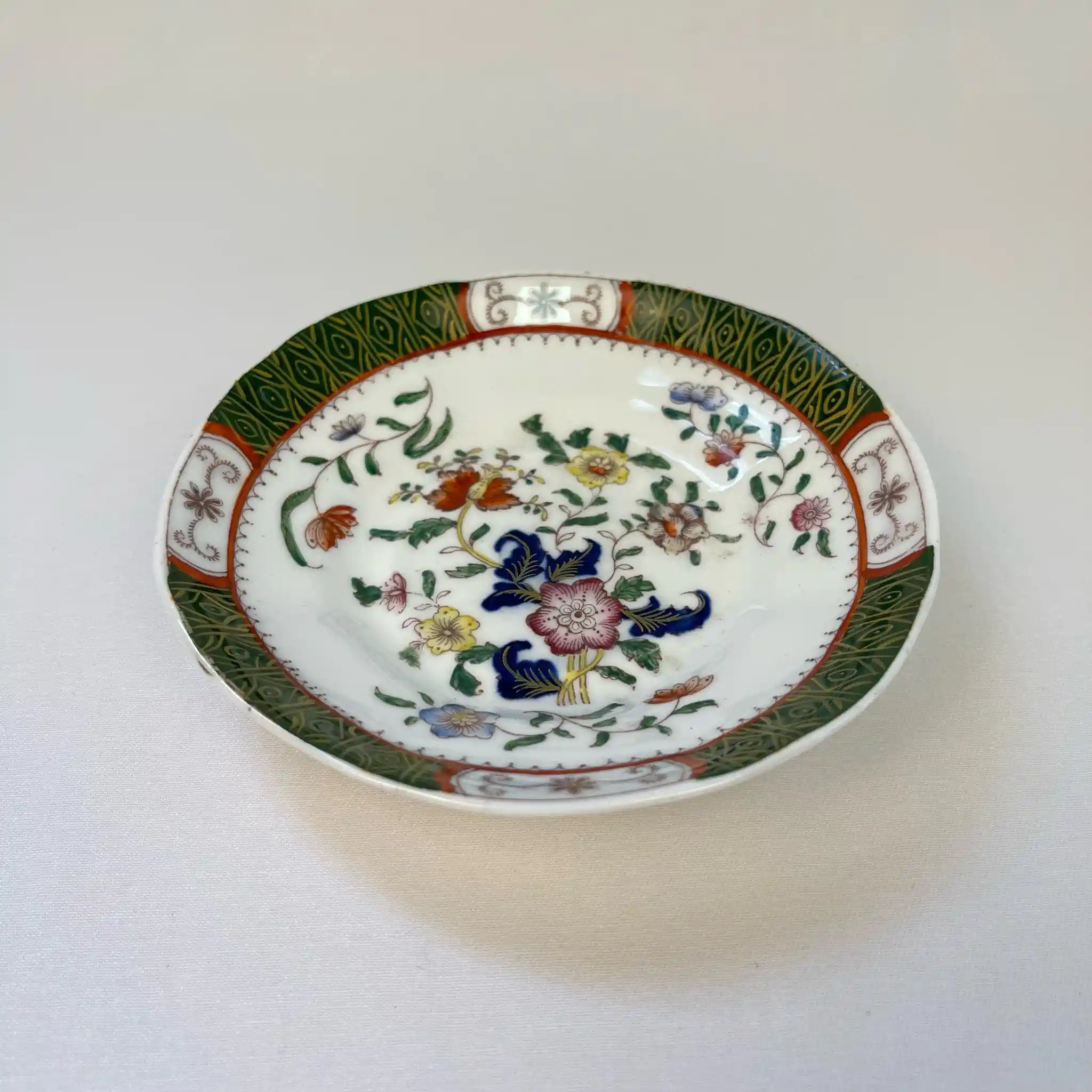 【アンティーク】 ソーサー / ビクトリアン様式 / 19世紀 / イギリス / Famille Rose(ファミーユ・ローズ)モチーフ