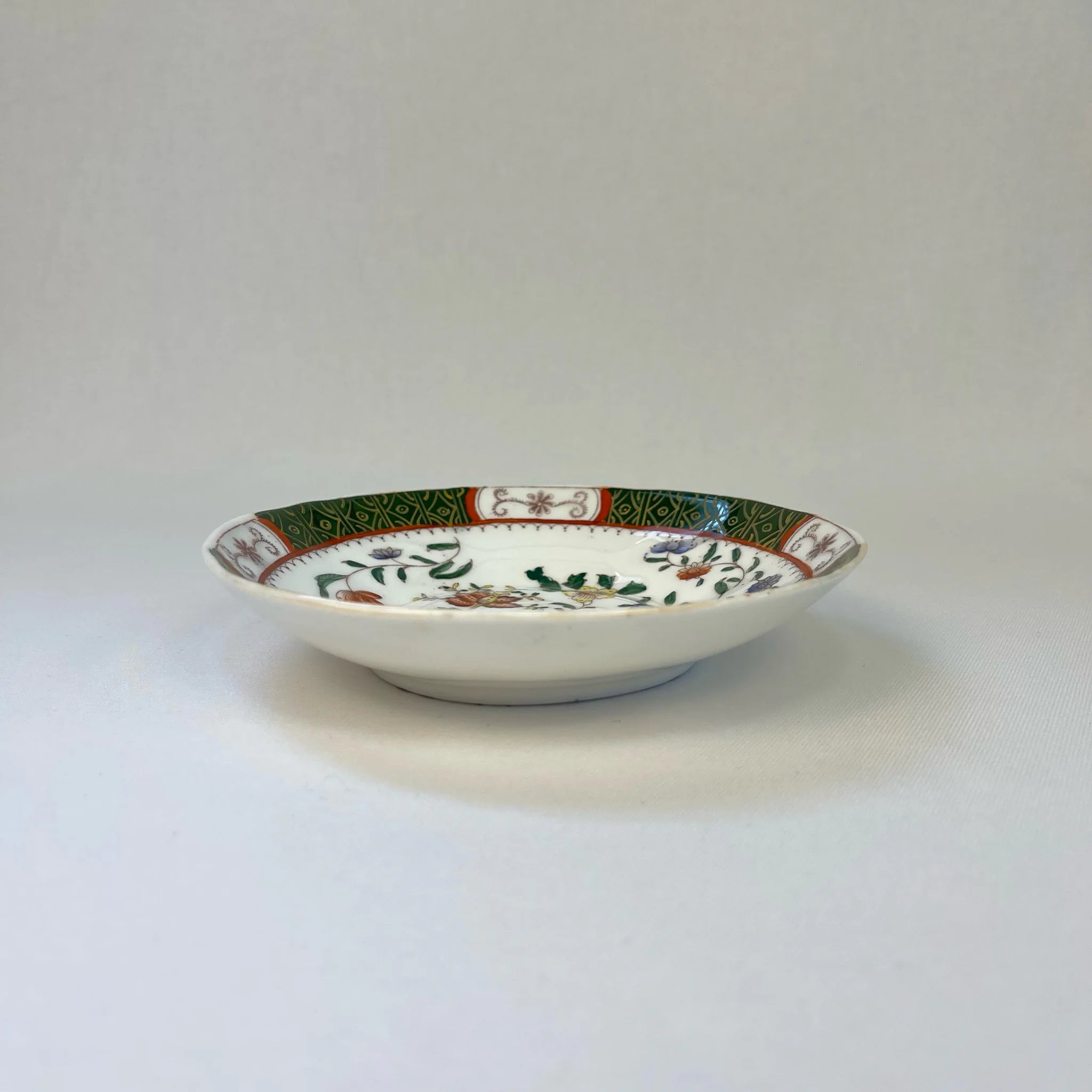 【アンティーク】 ソーサー / ビクトリアン様式 / 19世紀 / イギリス / Famille Rose(ファミーユ・ローズ)モチーフ