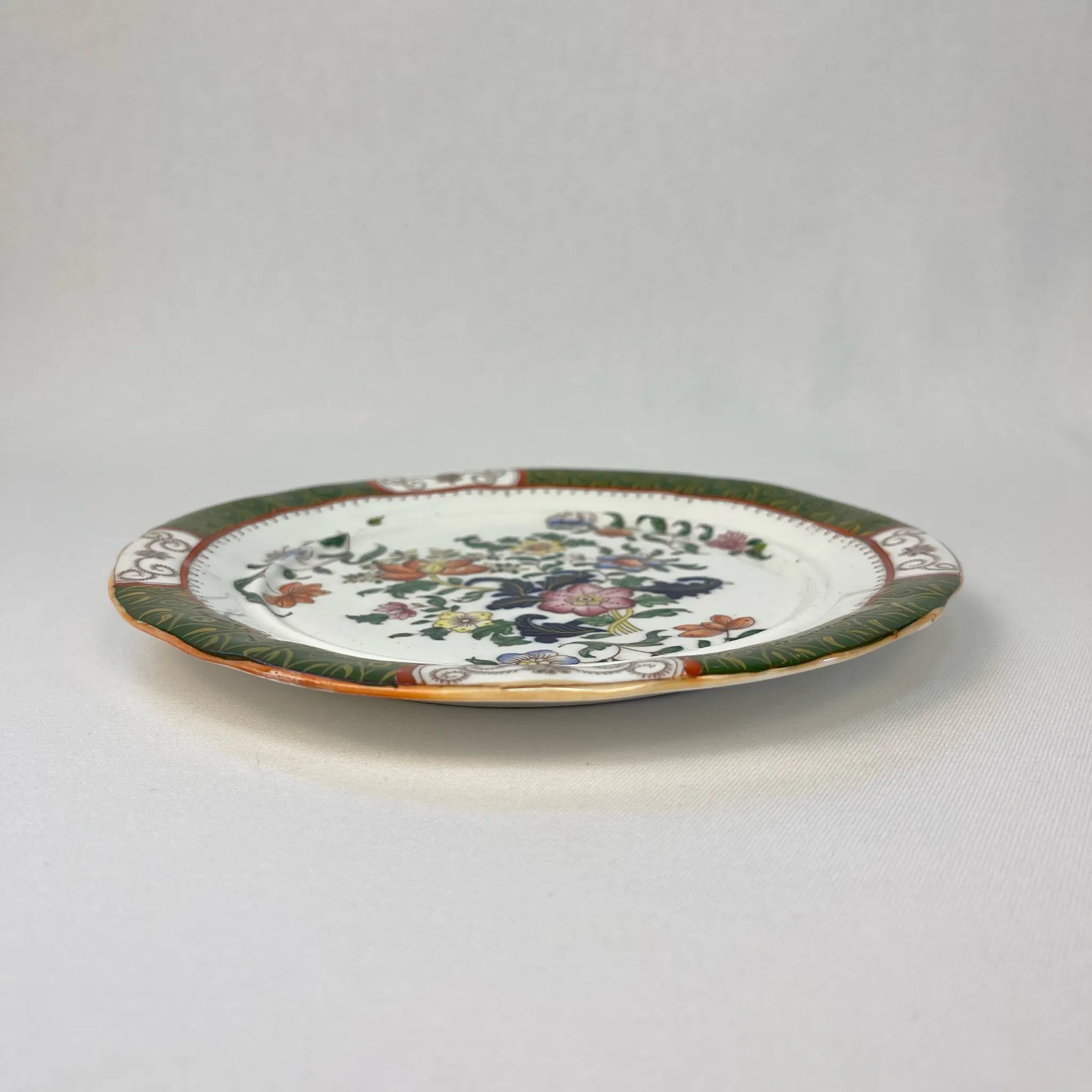 【アンティーク】 プレート(皿) / ビクトリアン様式 / 19世紀 / イギリス / Famille Rose(ファミーユ・ローズ)モチーフ