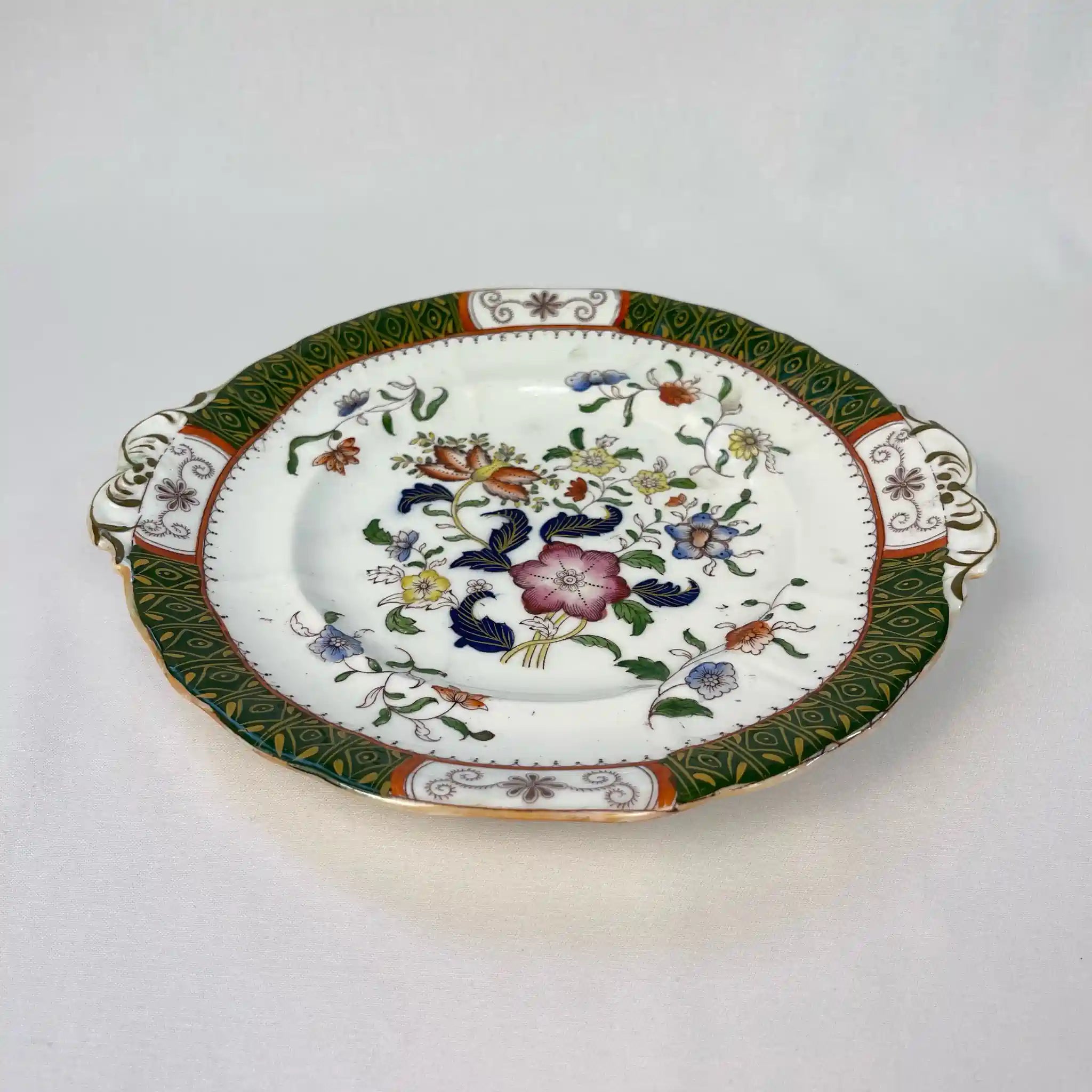 【アンティーク】 プレート(皿) / ビクトリアン様式 / 19世紀 / イギリス / Famille Rose(ファミーユ・ローズ)モチーフ 取っ手付き