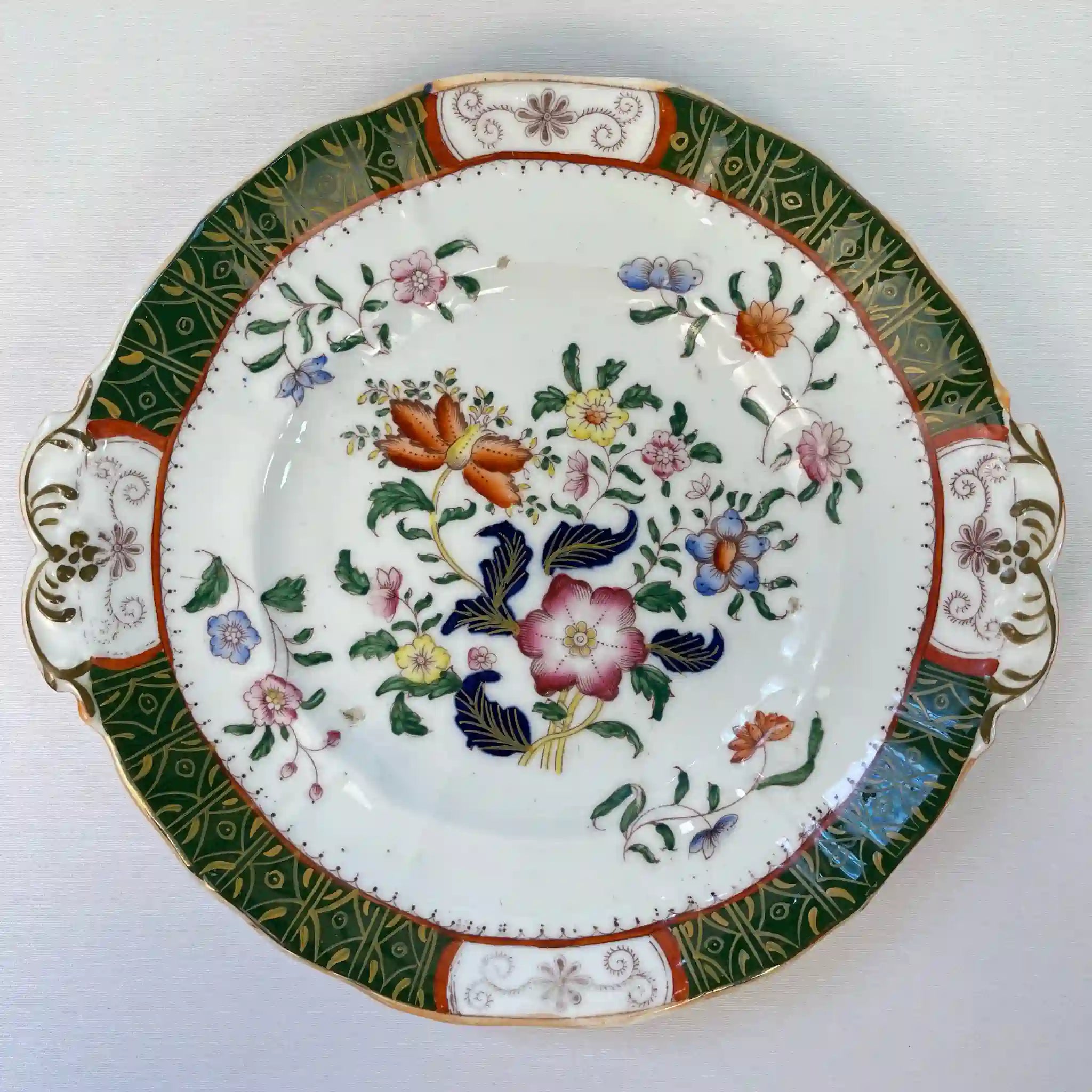 【アンティーク】 プレート(皿) / ビクトリアン様式 / 19世紀 / イギリス / Famille Rose(ファミーユ・ローズ)モチーフ 取っ手付き