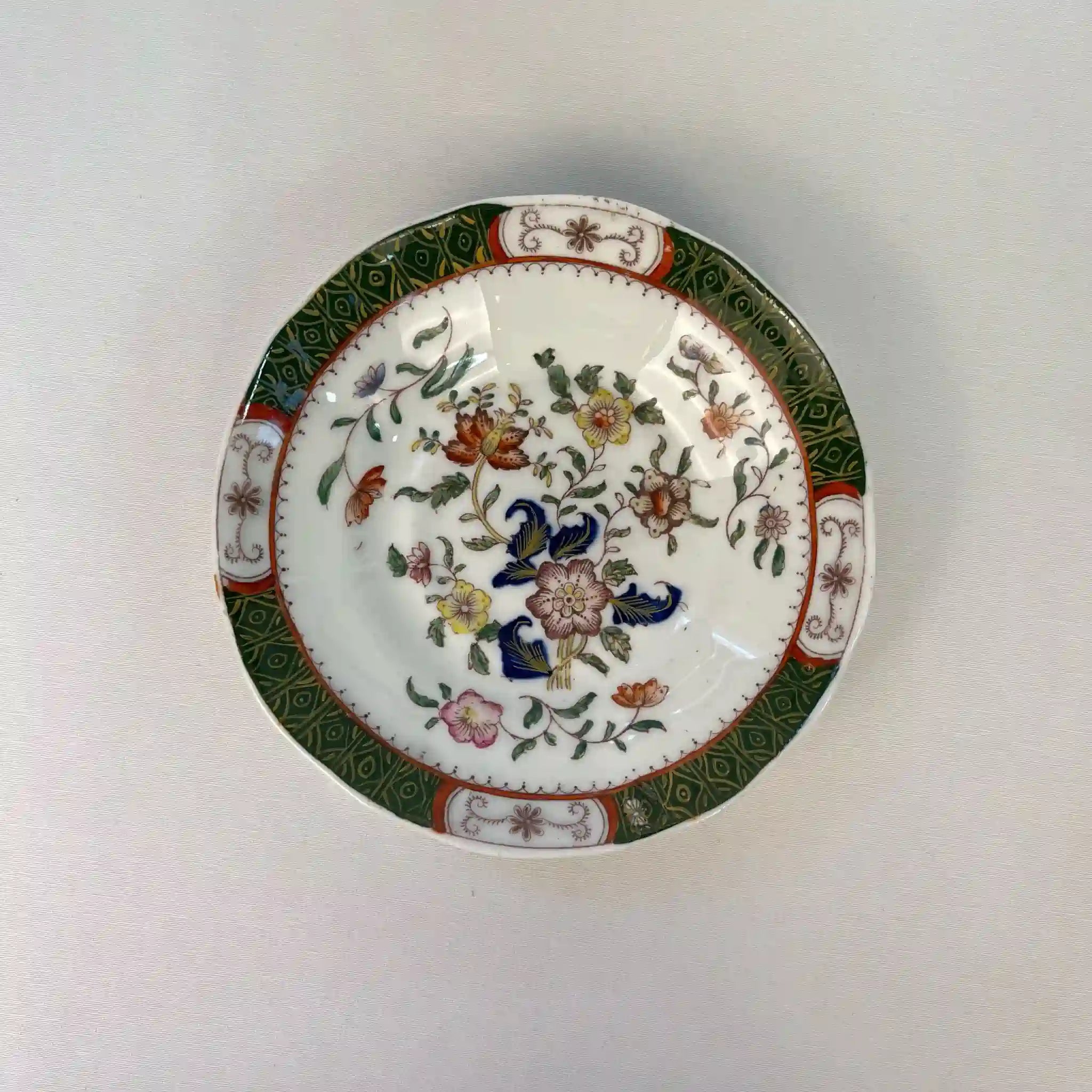 【アンティーク】 ソーサー / ビクトリアン様式 / イギリス / Famille Rose(ファミーユ・ローズ)モチーフ