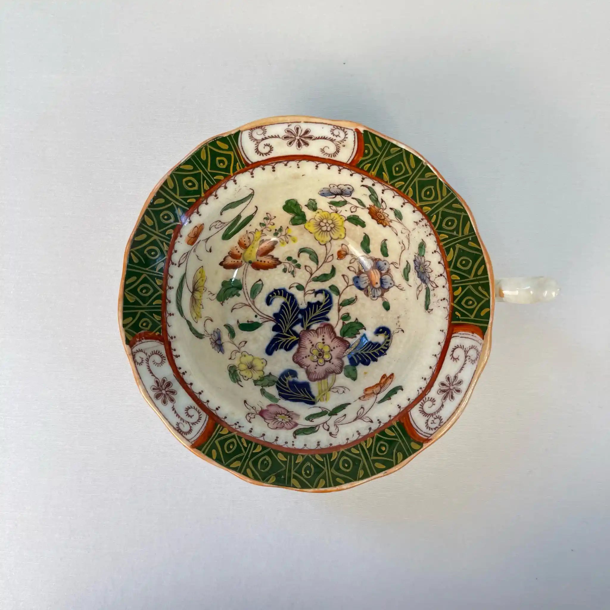 【アンティーク】 ティーカップ / ビクトリアン様式 / イギリス / Famille Rose(ファミーユ・ローズ)モチーフ