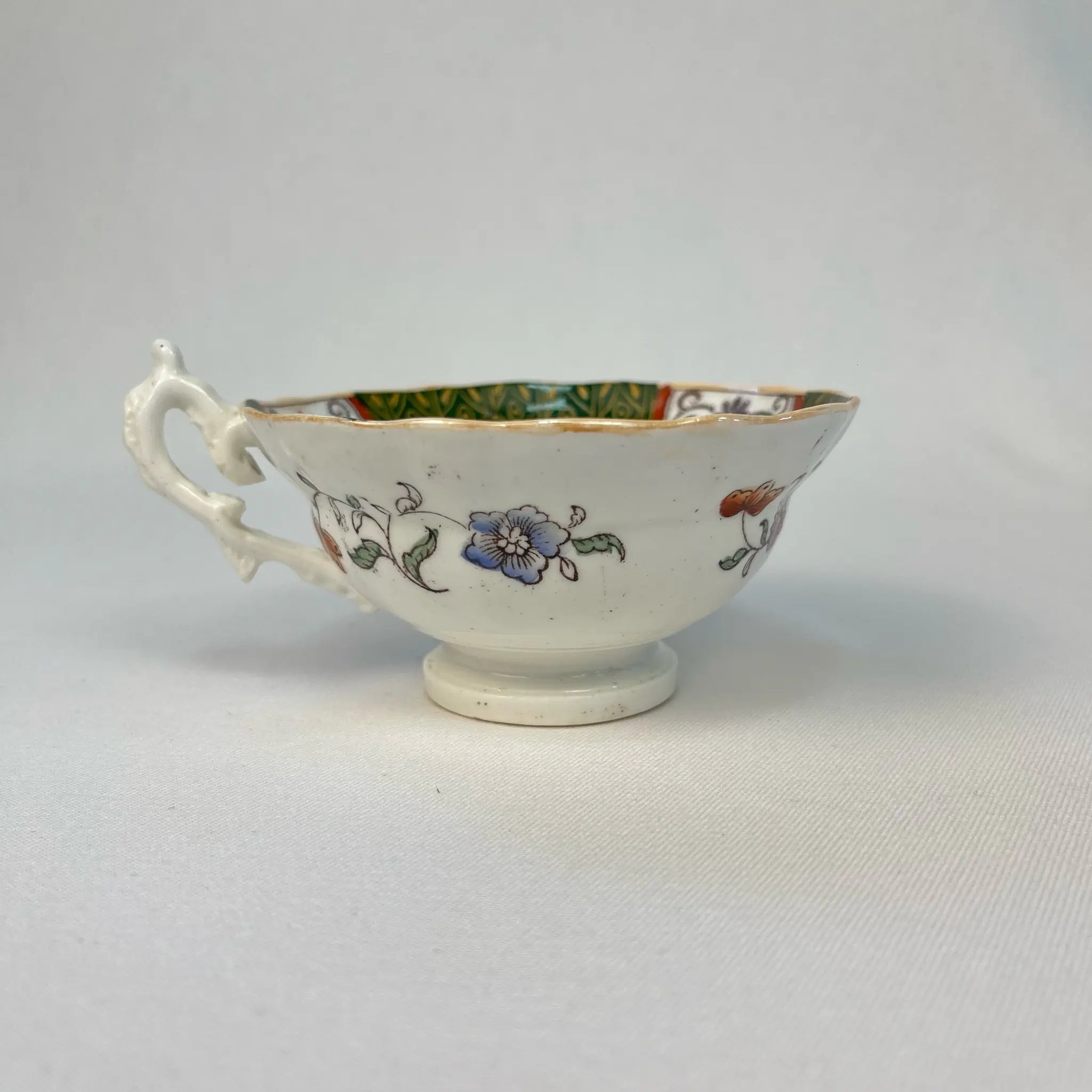 【アンティーク】 ティーカップ / ビクトリアン様式 / イギリス / Famille Rose(ファミーユ・ローズ)モチーフ