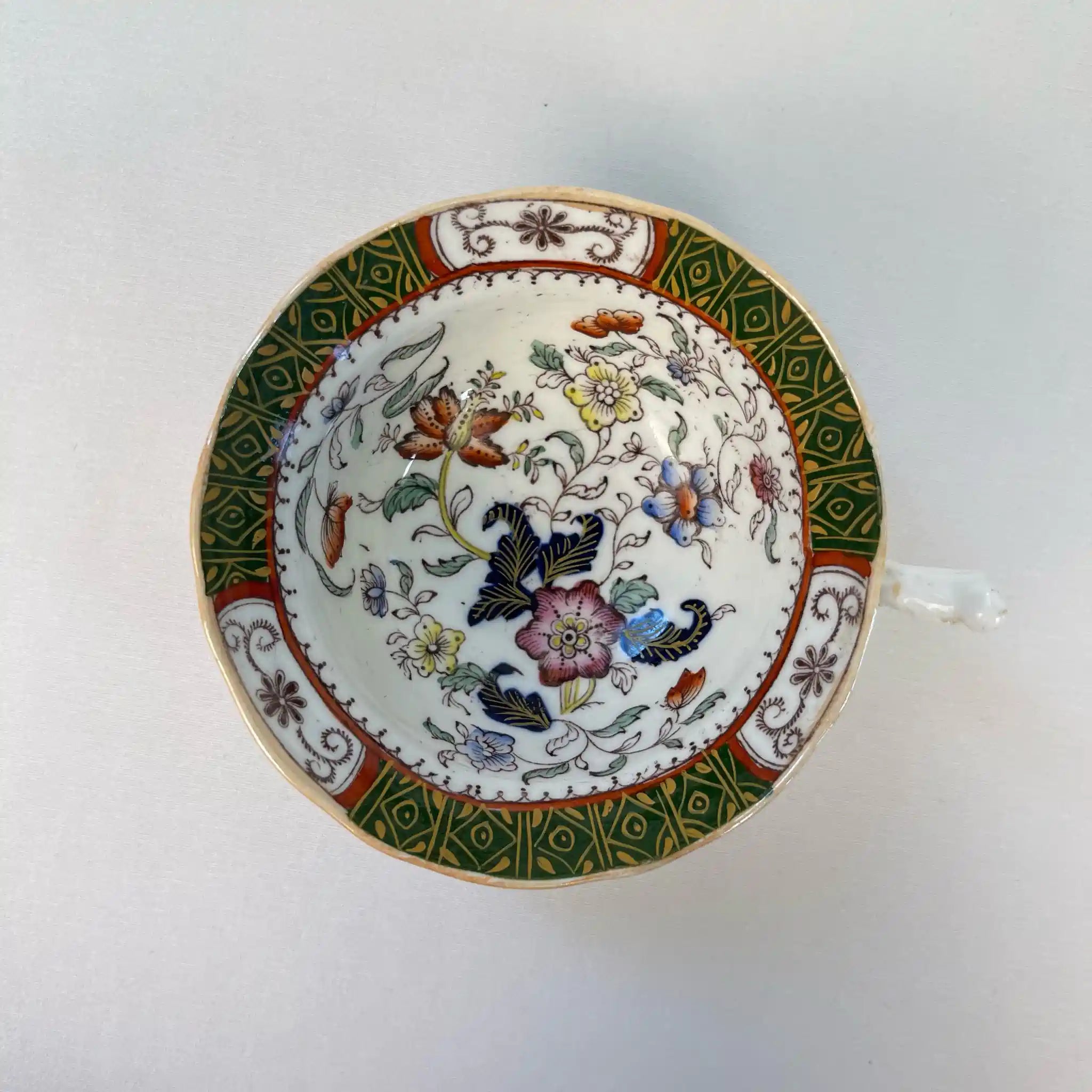 【アンティーク】 ティーカップ / ビクトリアン様式 / イギリス / Famille Rose(ファミーユ・ローズ)モチーフ