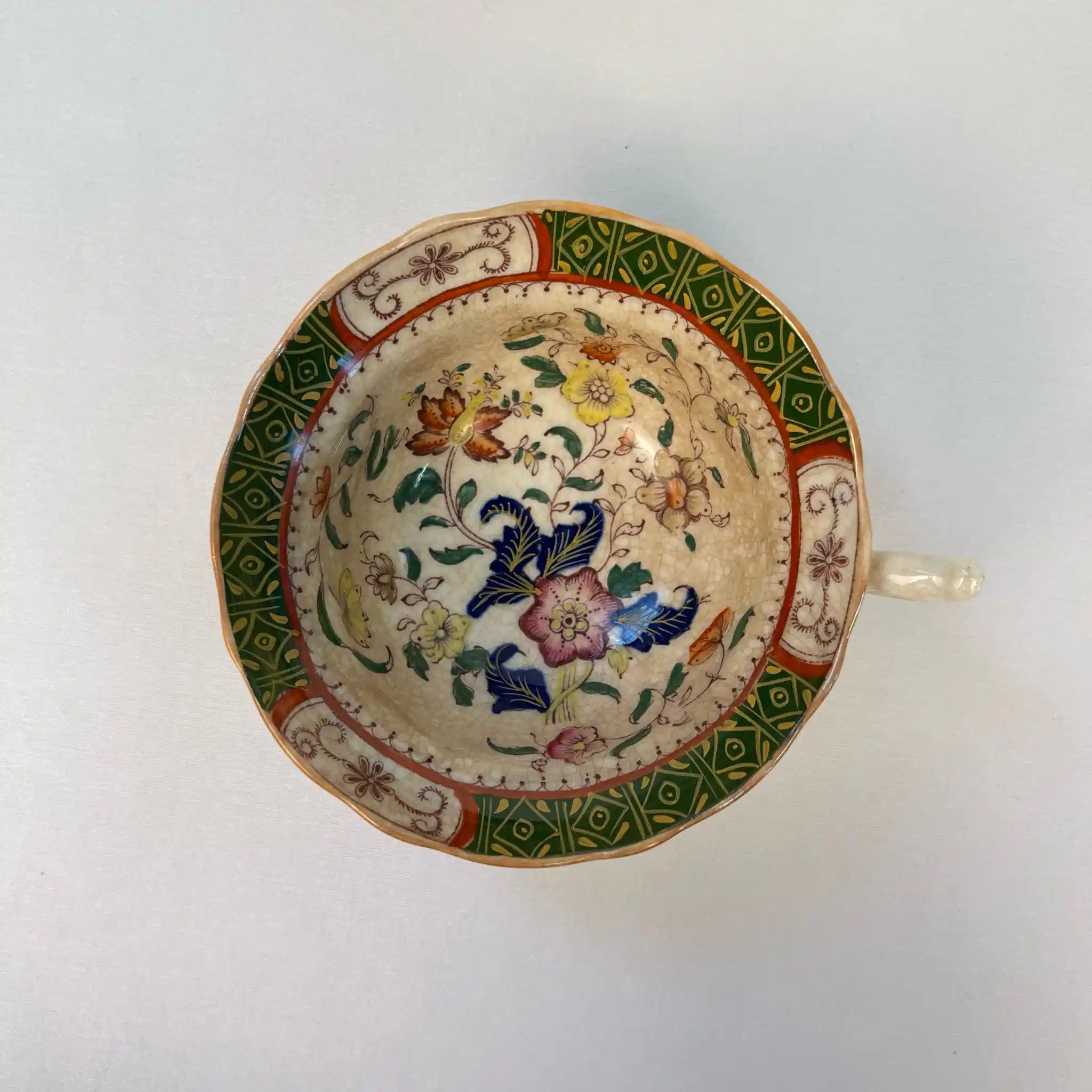 【アンティーク】 ティーカップ / ビクトリアン様式 / イギリス / Famille Rose(ファミーユ・ローズ)モチーフ