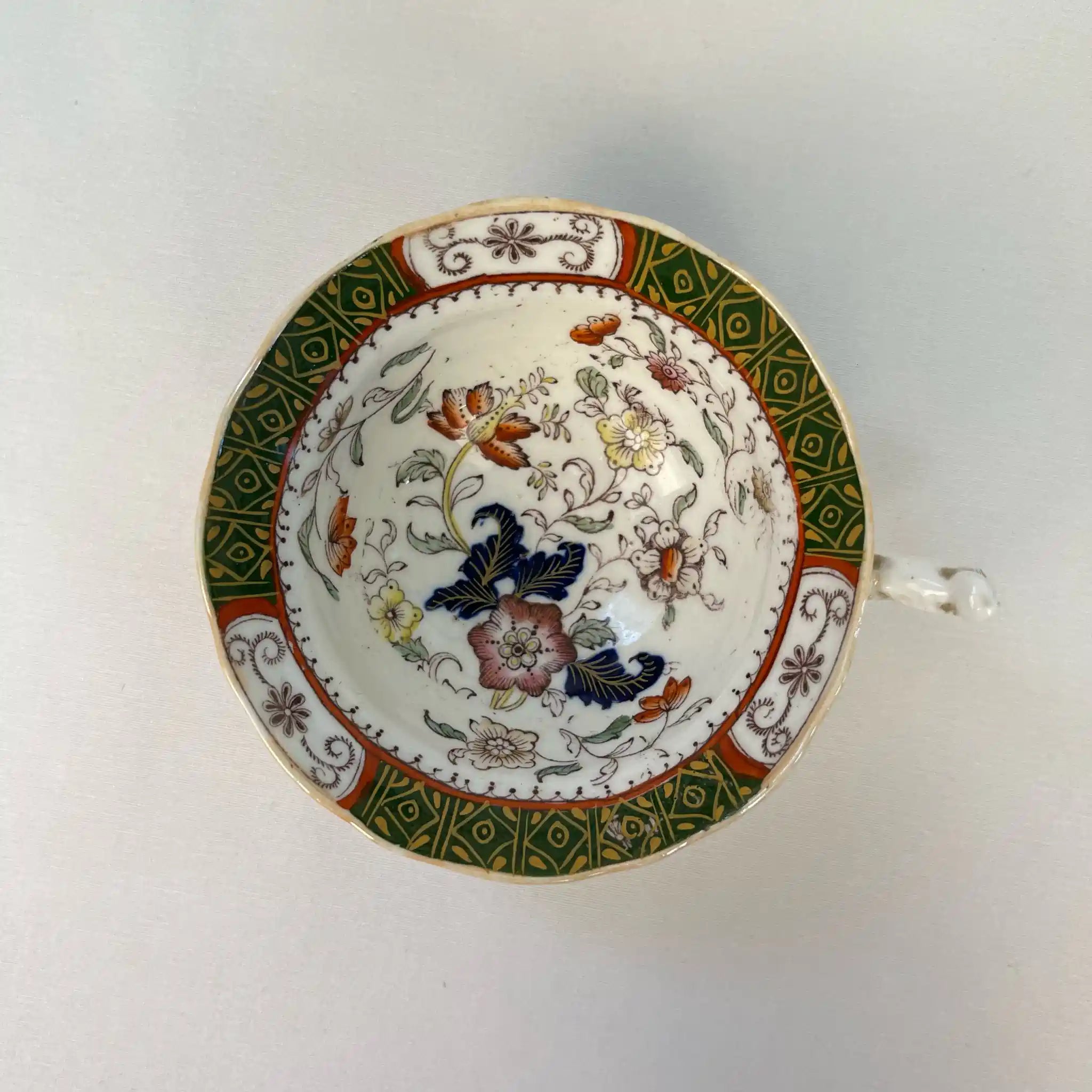 【アンティーク】 ティーカップ / ビクトリアン様式 / イギリス / Famille Rose(ファミーユ・ローズ)モチーフ