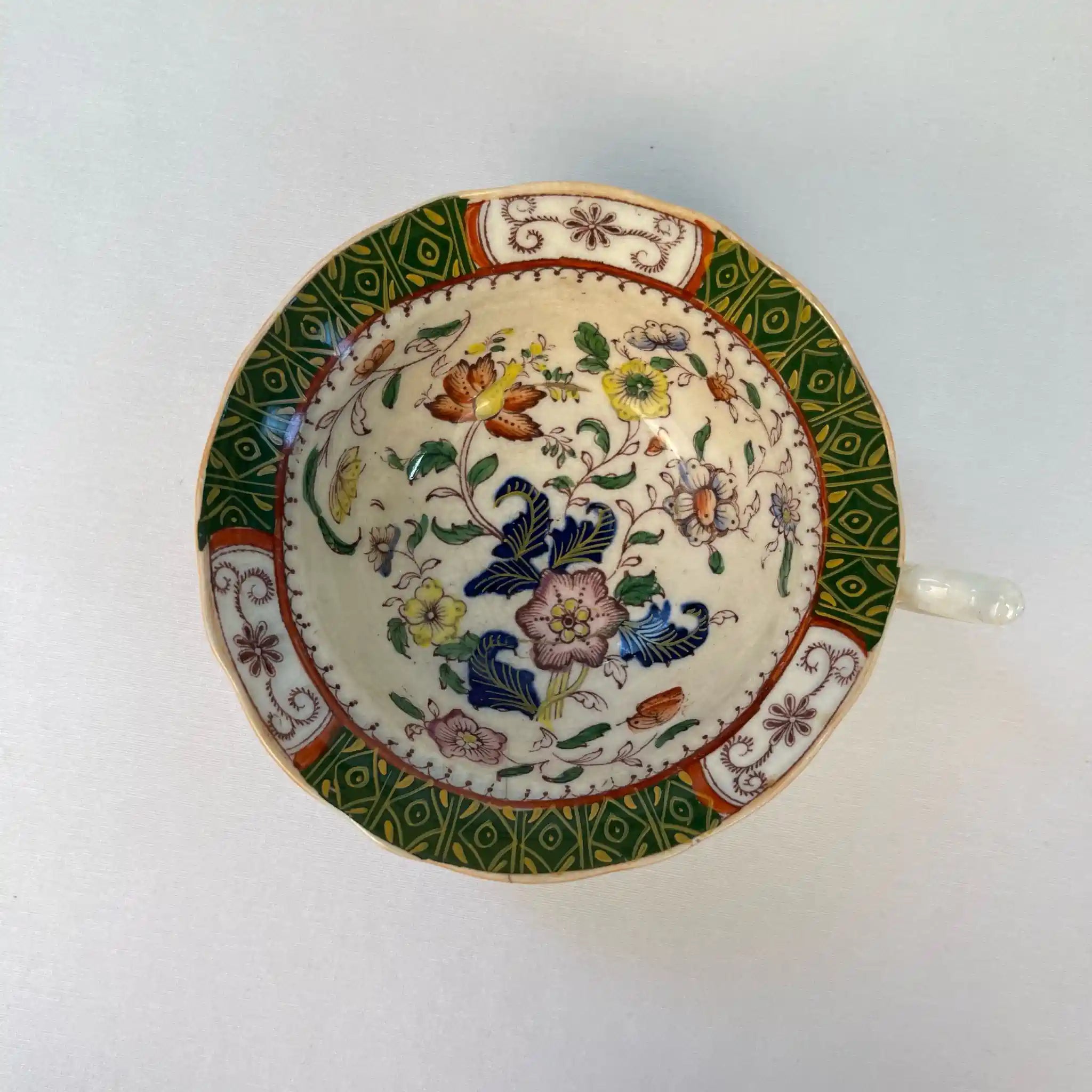 【アンティーク】 ティーカップ / ビクトリアン様式 / イギリス / Famille Rose(ファミーユ・ローズ)モチーフ