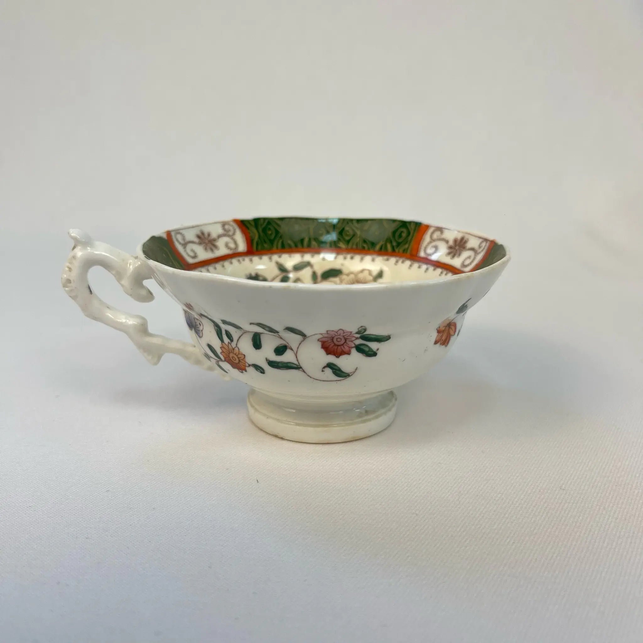 【アンティーク】 ティーカップ / ビクトリアン様式 / イギリス / Famille Rose(ファミーユ・ローズ)モチーフ