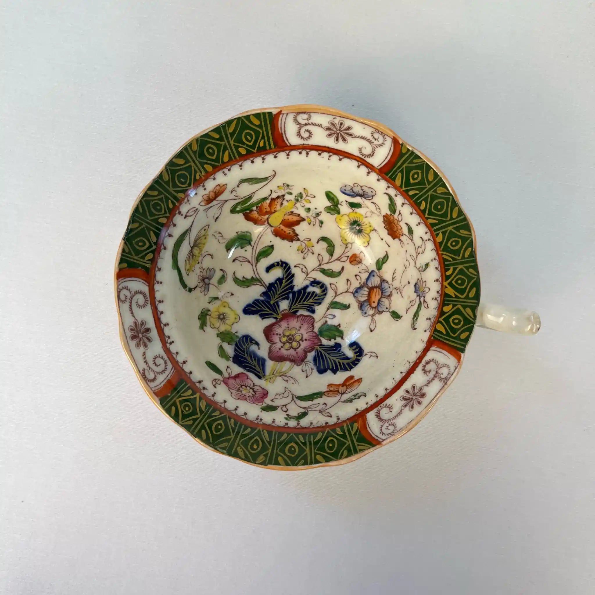 【アンティーク】 ティーカップ / ビクトリアン様式 / イギリス / Famille Rose(ファミーユ・ローズ)モチーフ