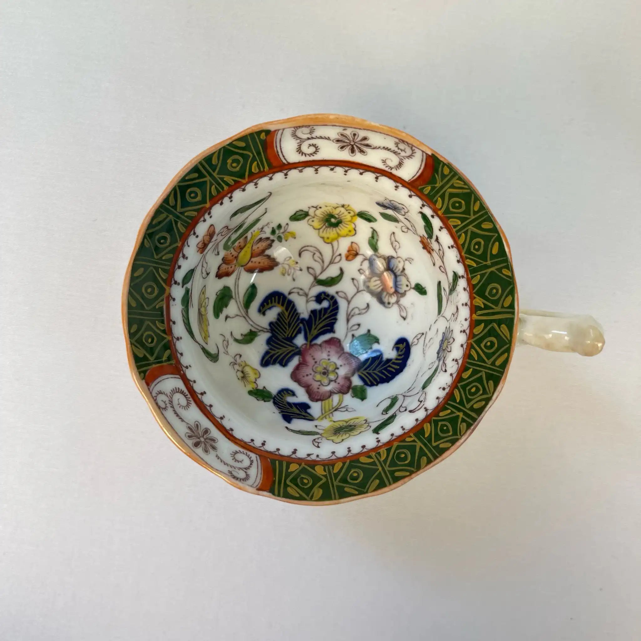 【アンティーク】 ティーカップ / ビクトリアン様式 / イギリス / Famille Rose(ファミーユ・ローズ)モチーフ