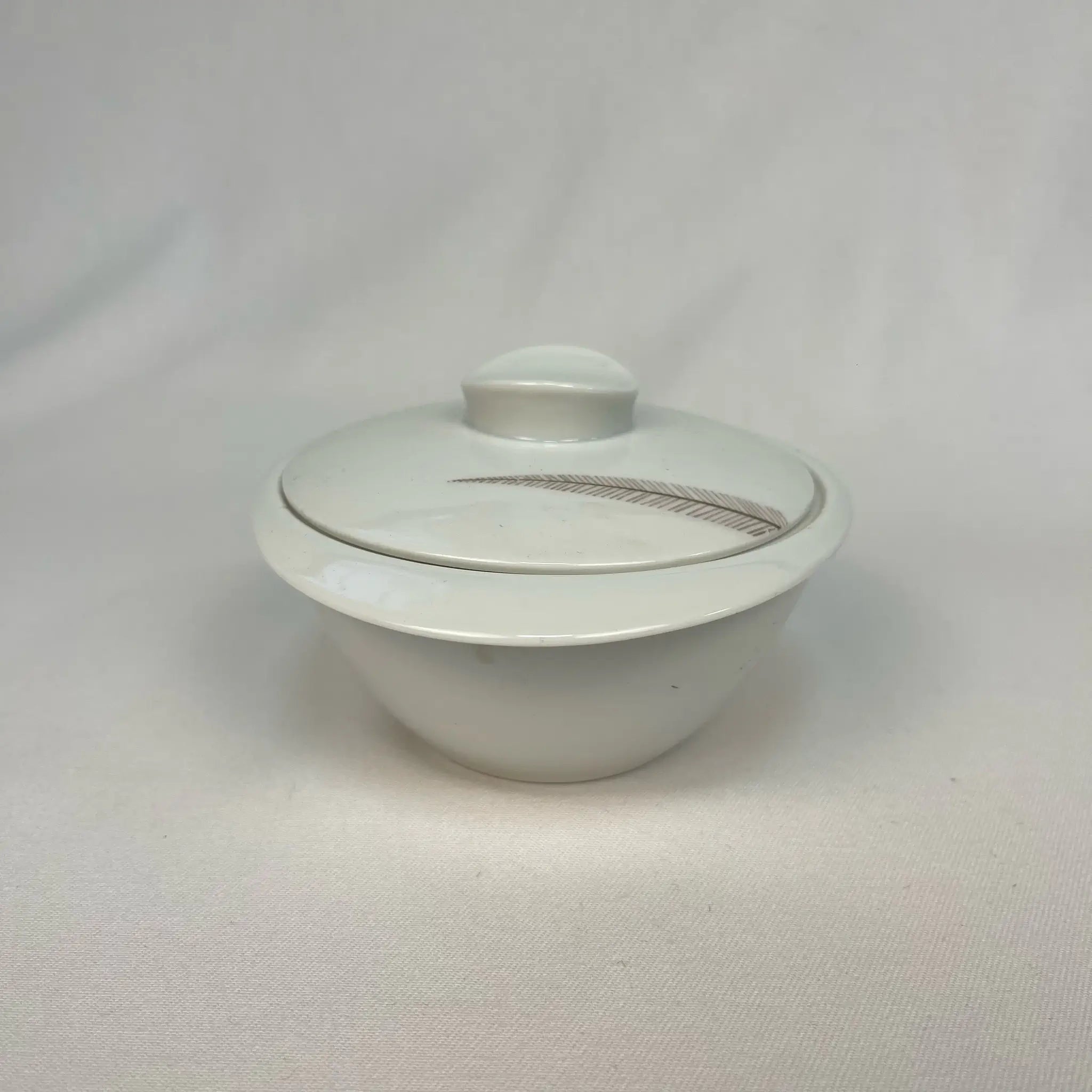 【アンティーク】 磁器コーヒーセット / Thomas(トーマス) / ローゼンタール / ドイツ / ミッドセンチュリー
デザイナー:シグヴァルド・ベルナドッテ