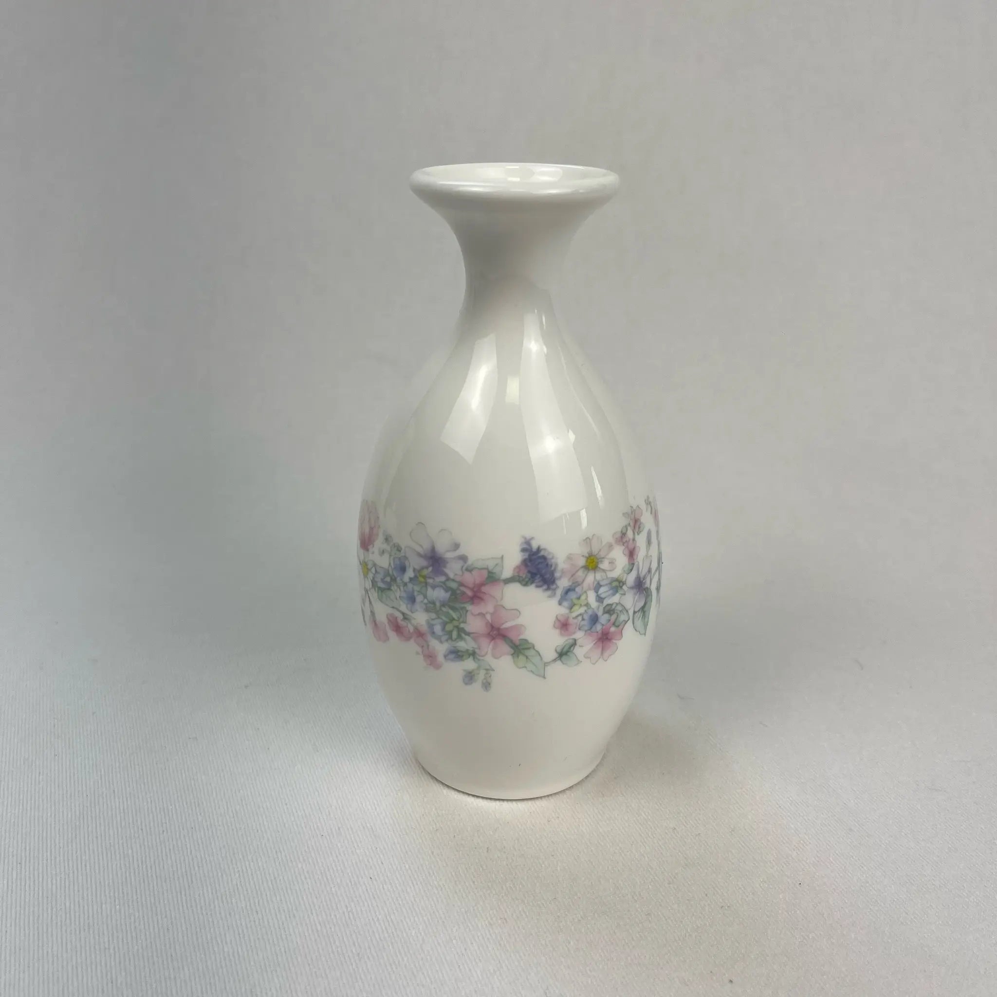 【アンティーク】 フラワーベース(一輪挿し) / WEDGWOOD(ウェッジウッド) / アンジェラシリーズ / 1980年~ / Bone China / イギリス / 廃盤希少