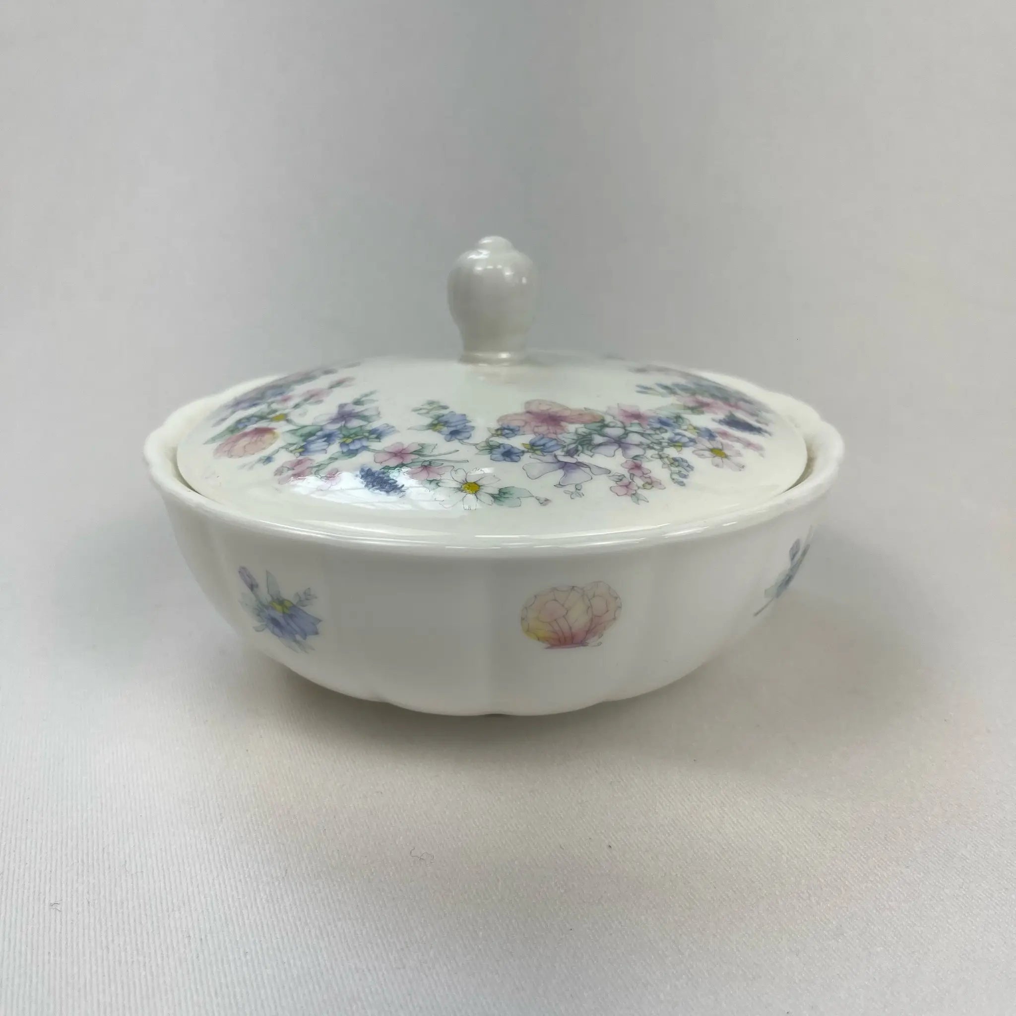 【アンティーク】 蓋付きマレーボウル / WEDGWOOD(ウェッジウッド) / アンジェラシリーズ / 1980年~ / Bone China / イギリス / 廃盤希少,小物入れ