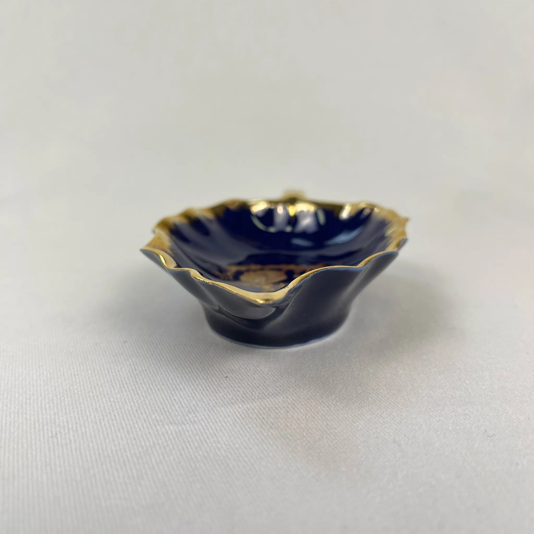 【アンティーク】 葉形小皿 / Limoges(リモージュ) / リモージュ磁器 / 磁器 / フランス