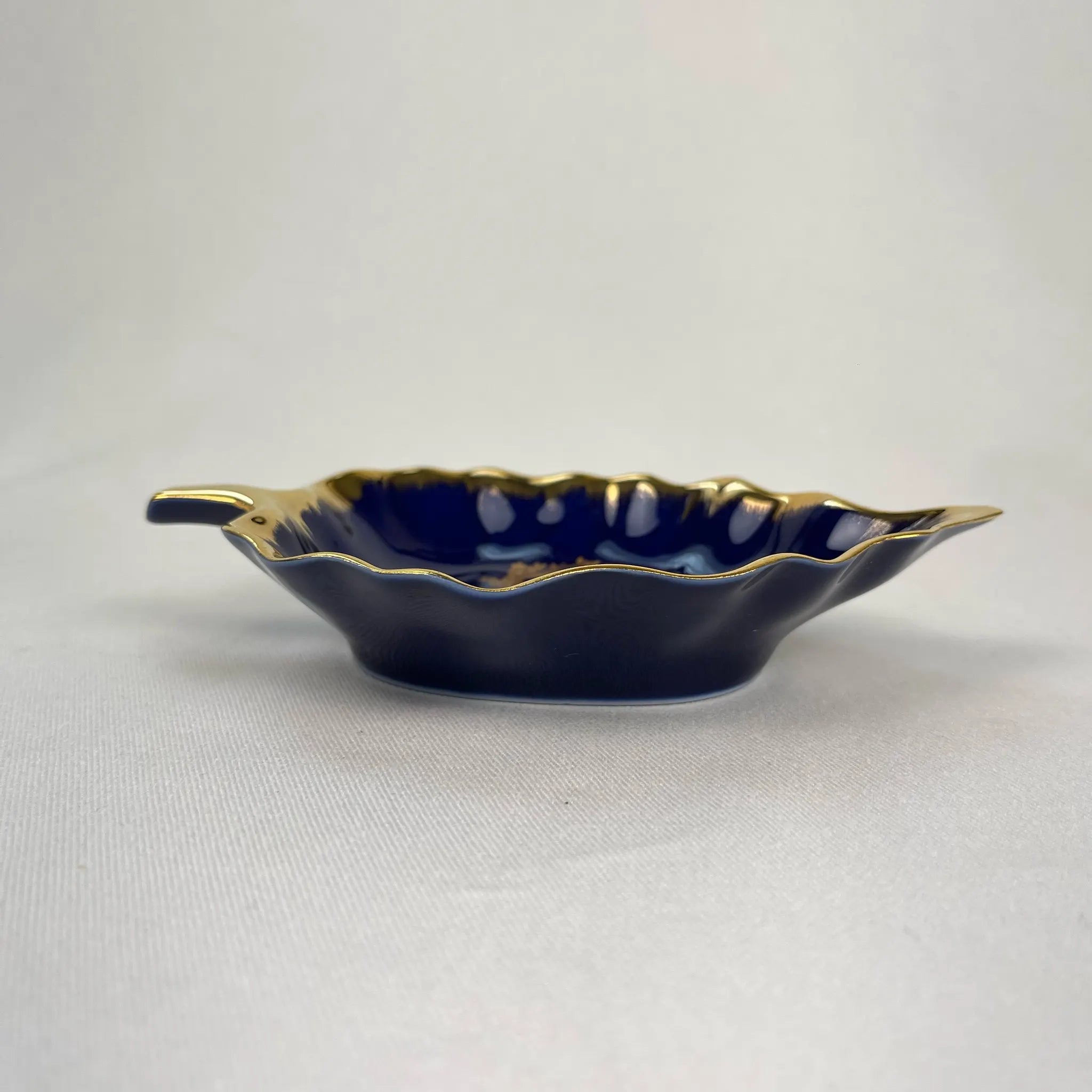 【アンティーク】 葉形小皿 / Limoges(リモージュ) / リモージュ磁器 / 磁器 / フランス