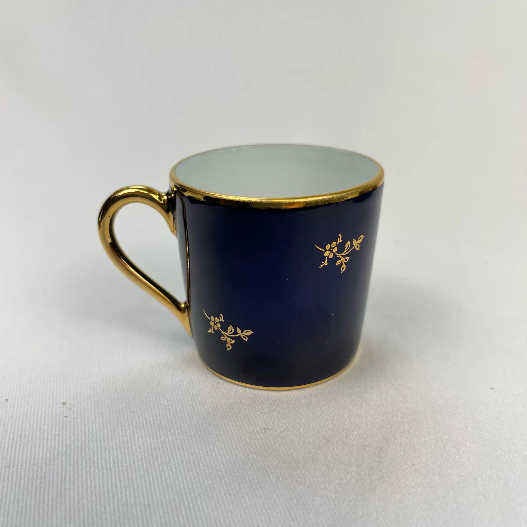 【アンティーク】 カップ&ソーサーセット / Limoges(リモージュ) / CASTEL(カステル) / フランス / 22K金彩ヴィネット模様