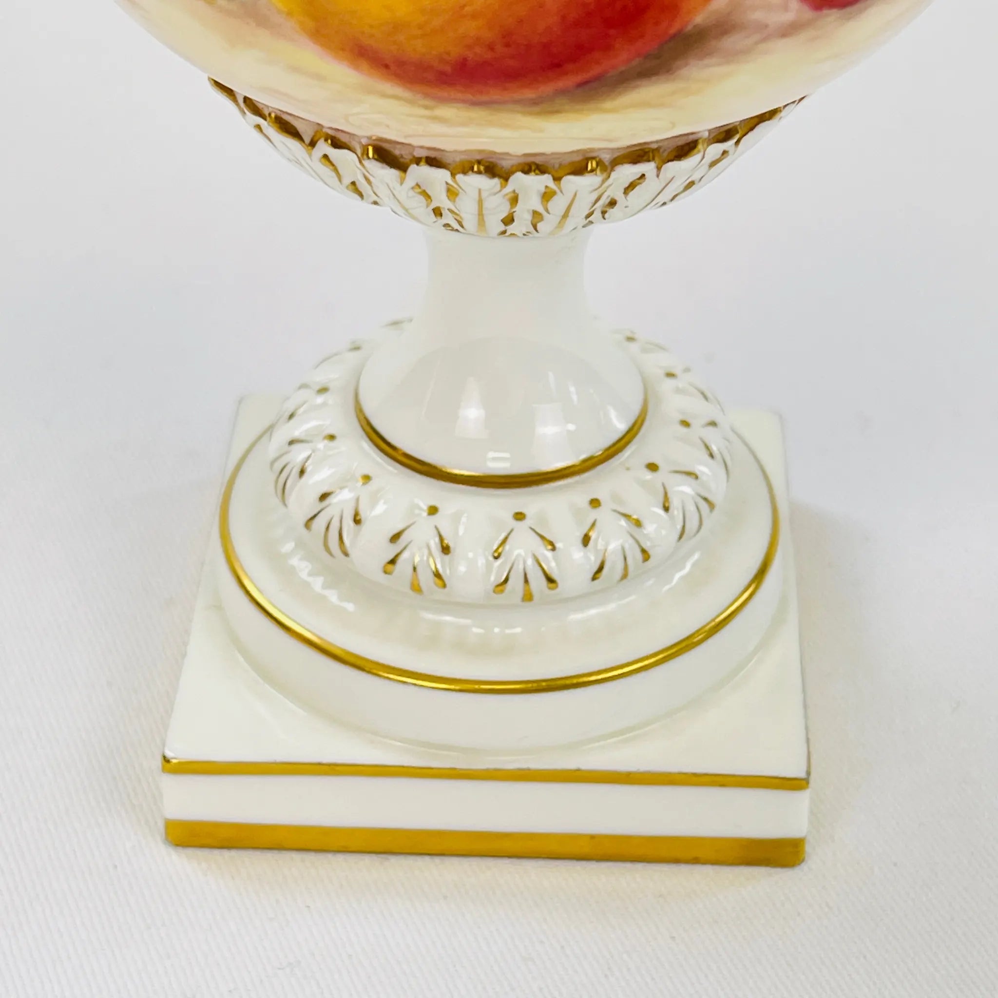 【アンティーク】 フラワーベース / Royal Worcester(ロイヤルウースター) / 英国王室御用達 / イギリス