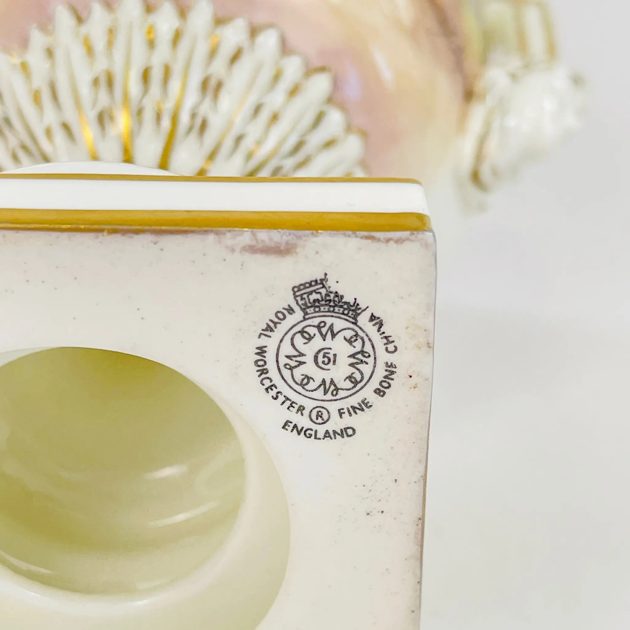 【アンティーク】 フラワーベース / Royal Worcester(ロイヤルウースター) / 英国王室御用達 / イギリス