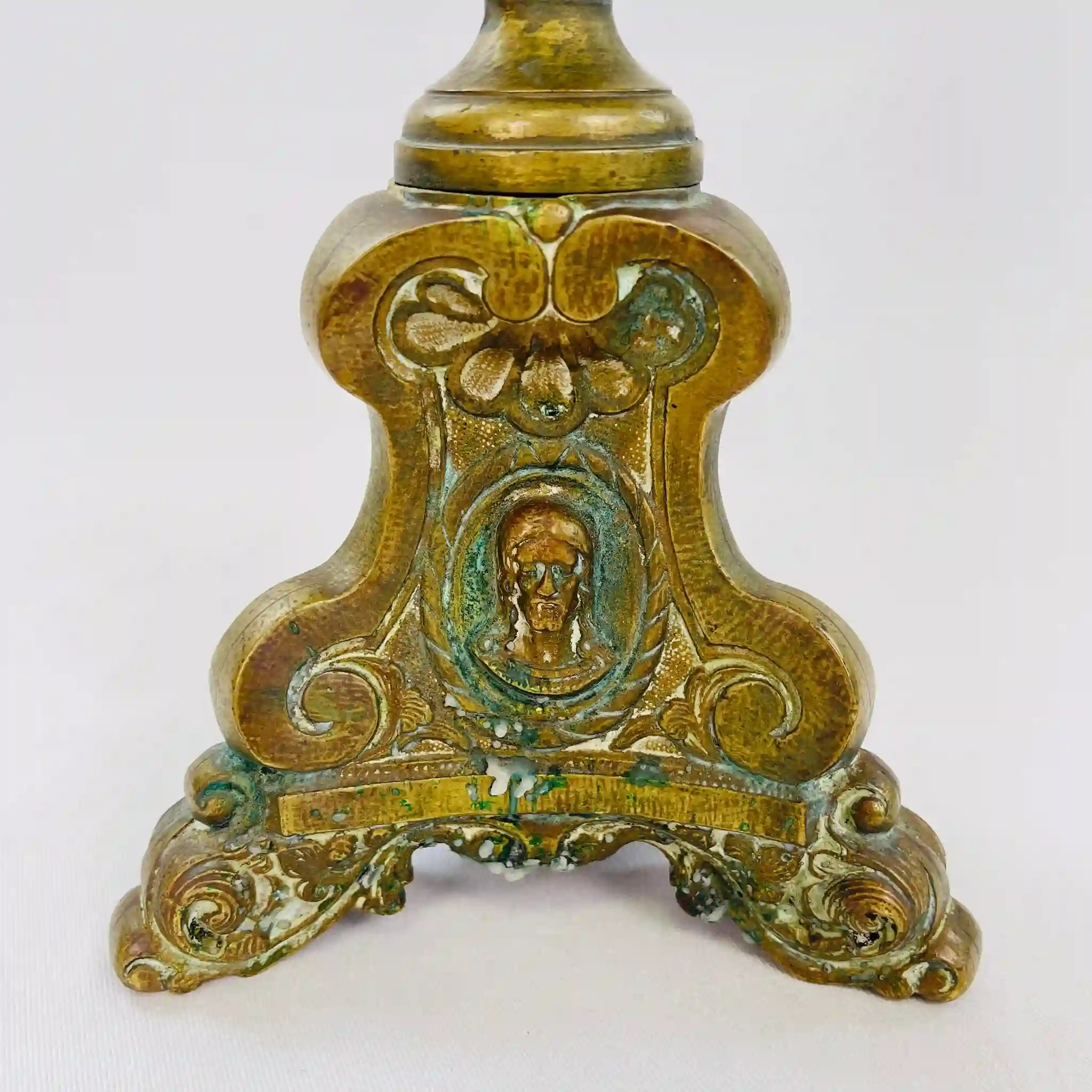 【アンティーク】 キャンドルホルダー(燭台) / メダリオン / 1900年代 / 真鍮 / イギリス / イギリス直輸入