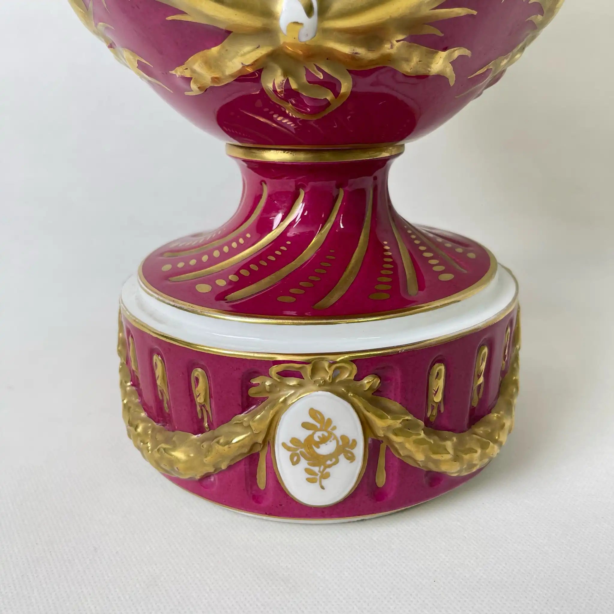 【アンティーク】 フラワーベース(花瓶) / 1900年代 / 磁器 / フランス / 金彩装飾