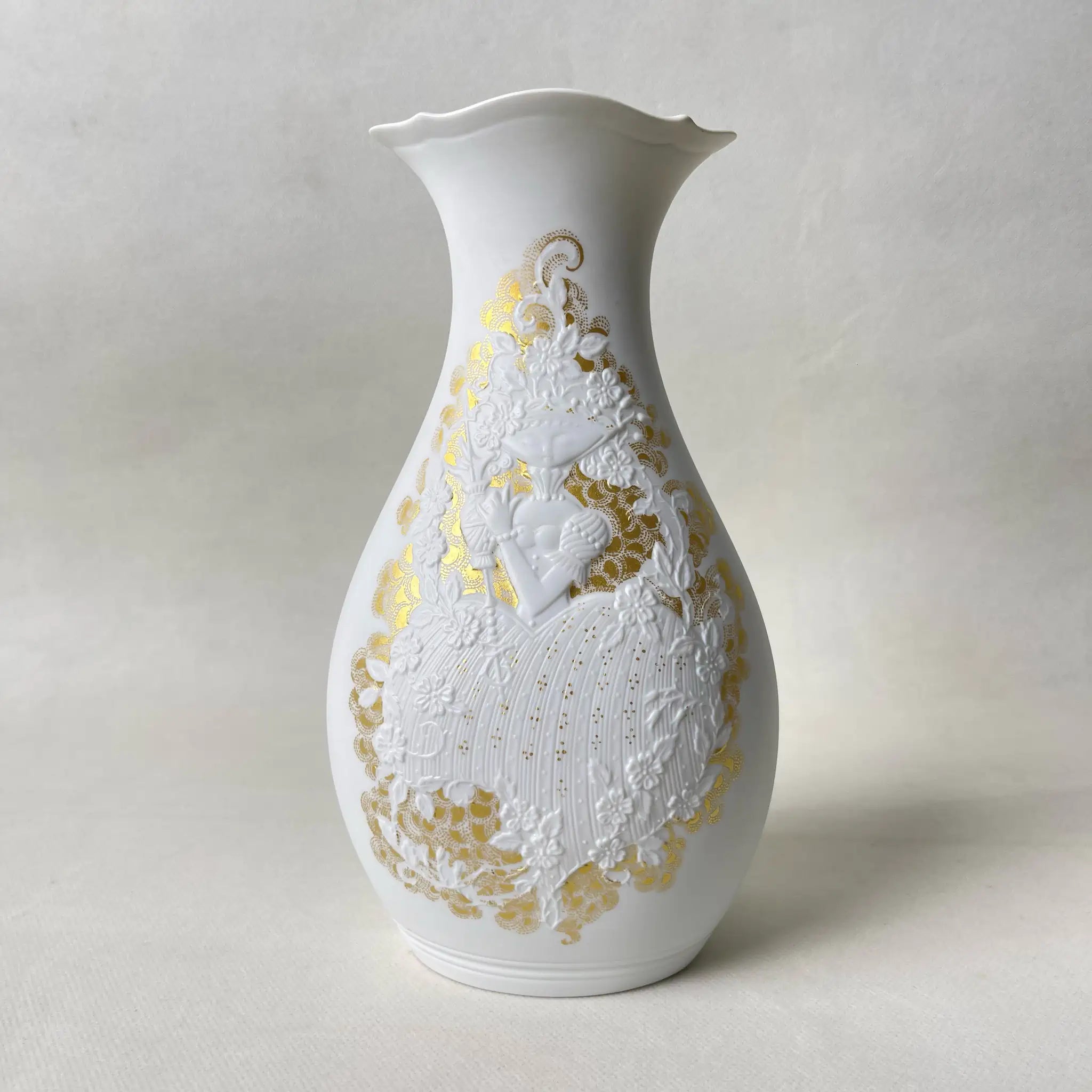 【ビンテージ】 フラワーベース(花瓶) / KAISER(カイザー) / ラプソディシリーズ / 白磁 / ドイツ