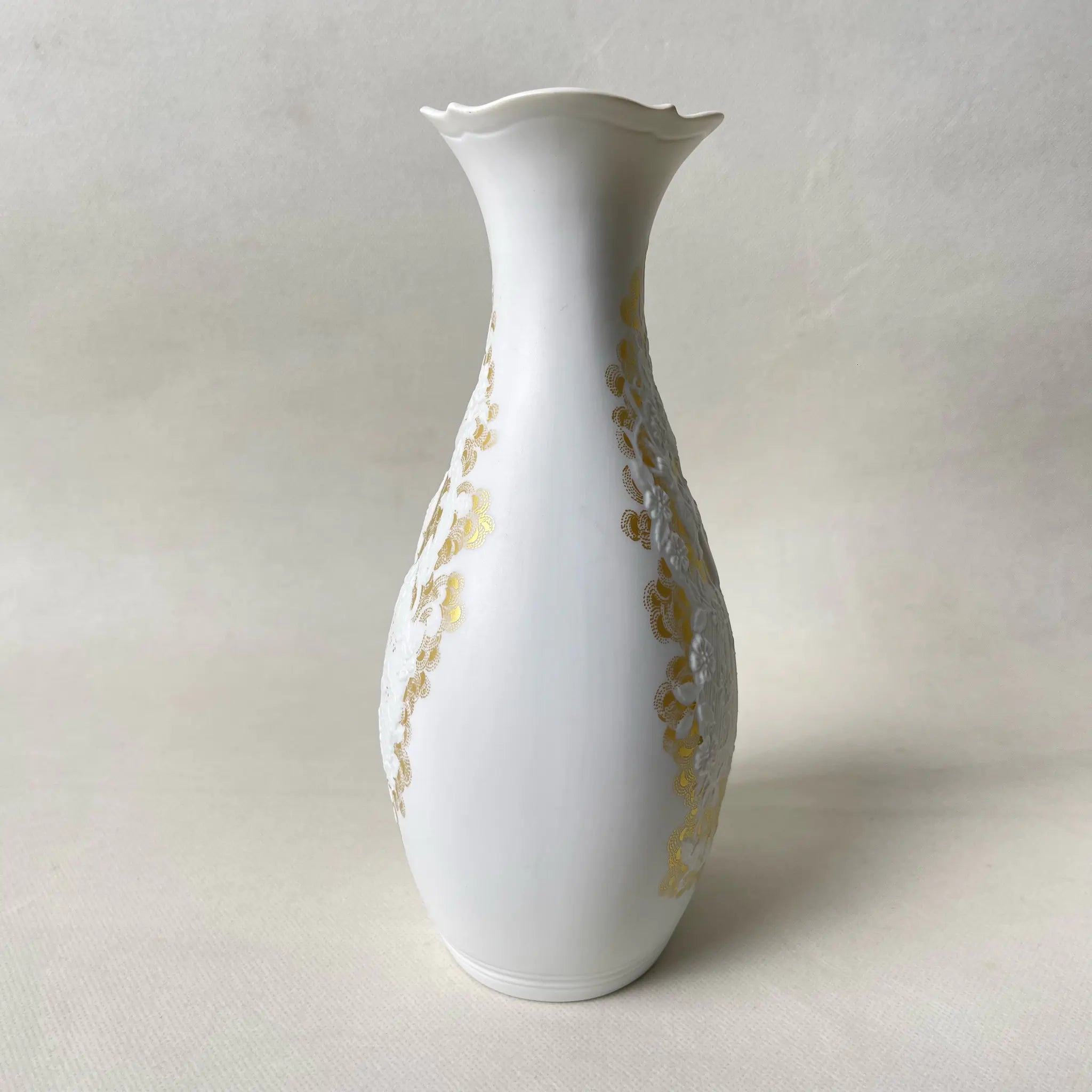 【ビンテージ】 フラワーベース(花瓶) / KAISER(カイザー) / ラプソディシリーズ / 白磁 / ドイツ