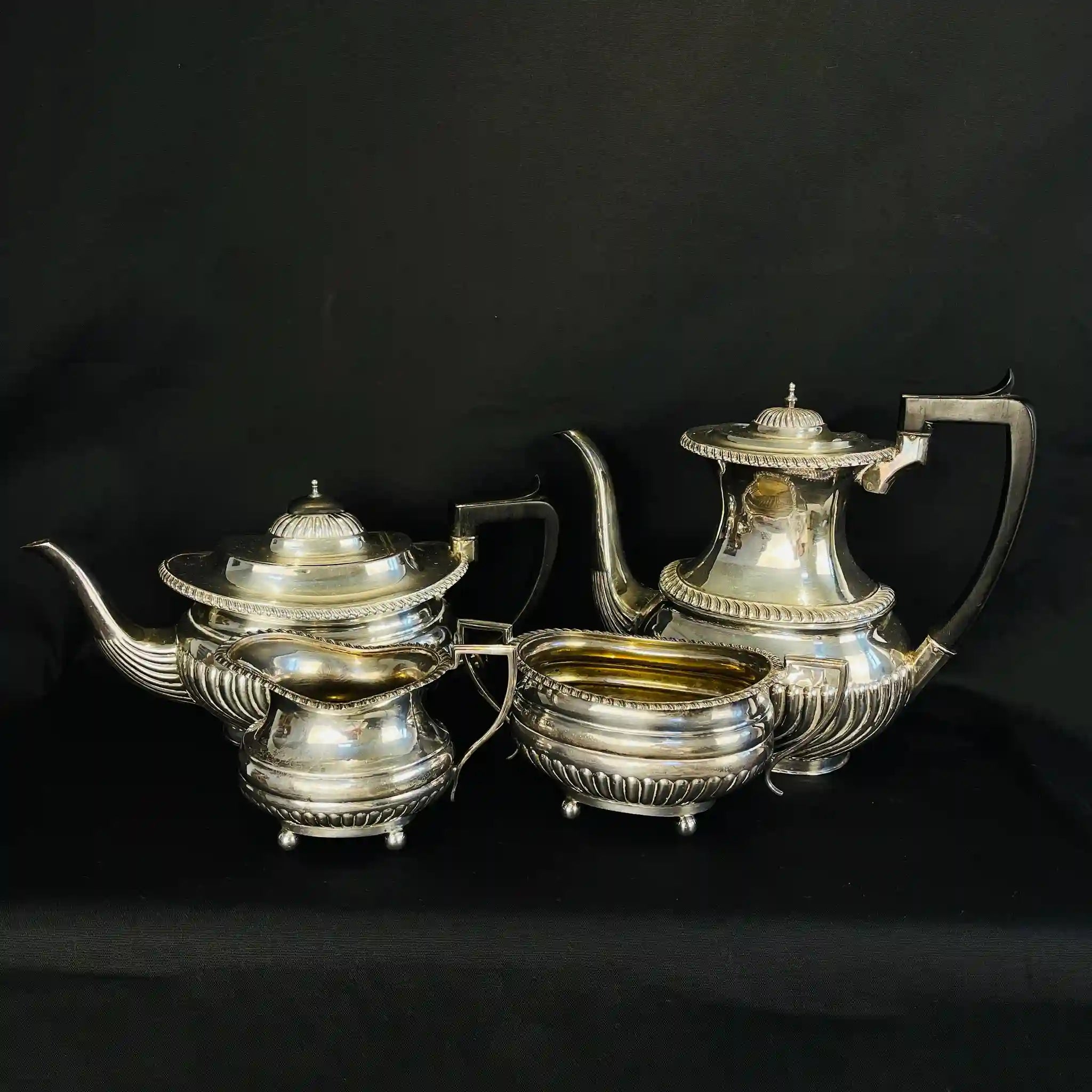 【アンティーク】 シュガーポット&クリーナー / Elkington(エルキントン) / ガドルーン装飾 / シルバーメッキ黒檀材 / イギリス / (ツインハンドル)、コーヒーポット&ティーポット(黒檀ハンドル)