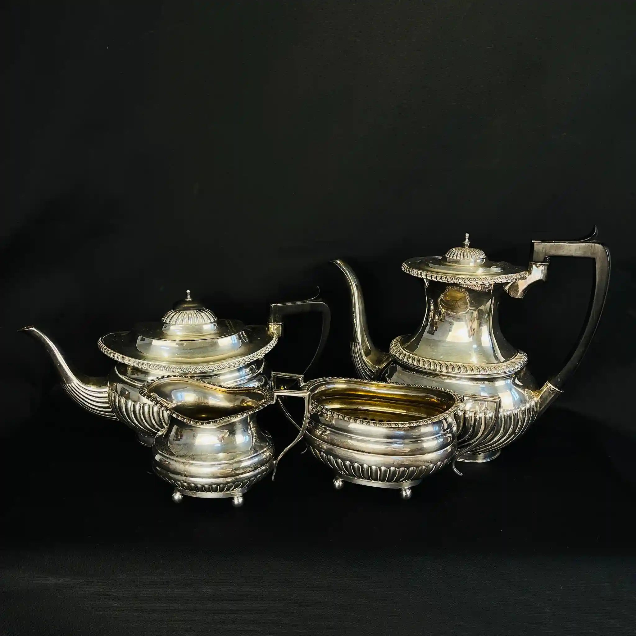 【アンティーク】 シュガーポット&クリーナー / Elkington(エルキントン) / ガドルーン装飾 / シルバーメッキ黒檀材 / イギリス / (ツインハンドル)、コーヒーポット&ティーポット(黒檀ハンドル)