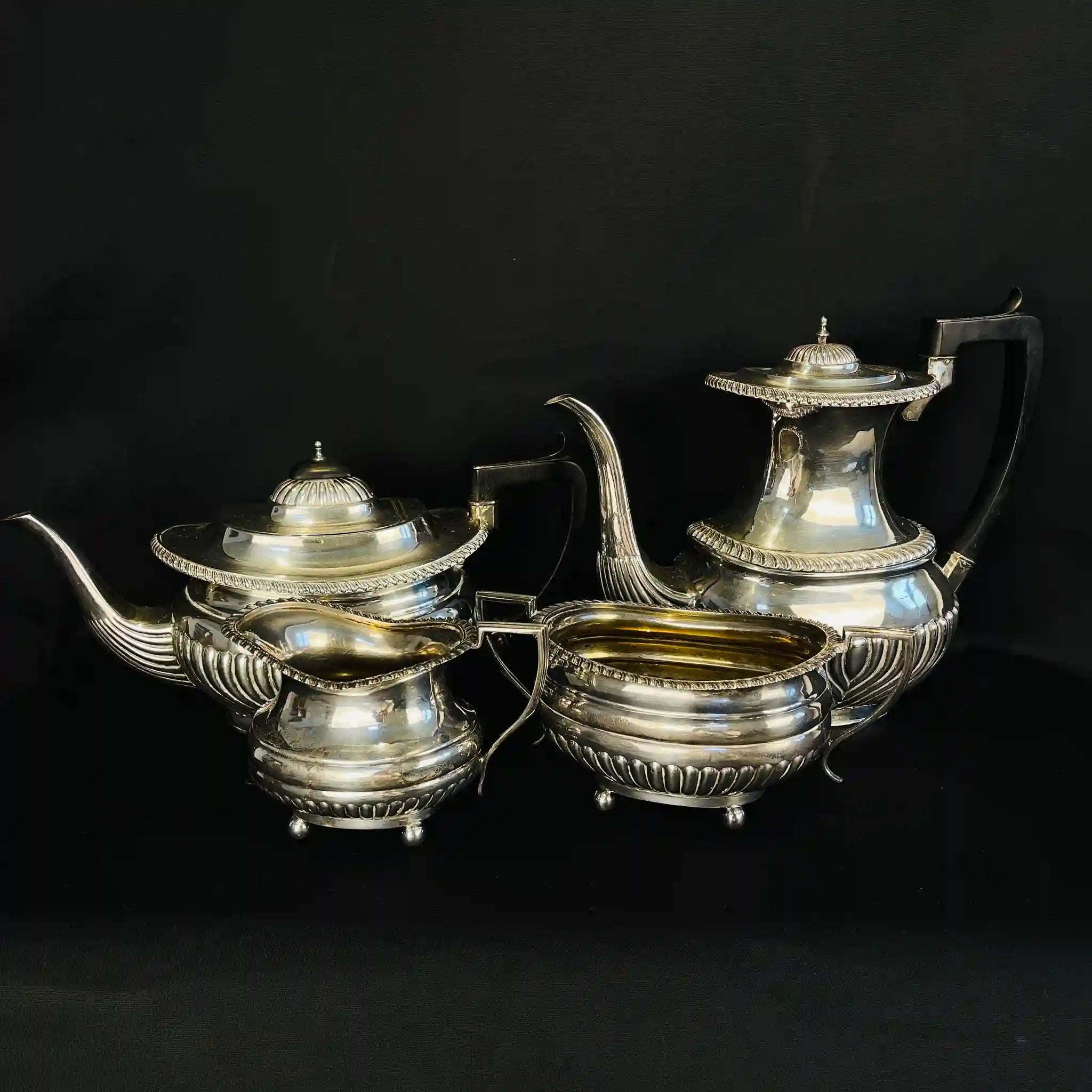 【アンティーク】 シュガーポット&クリーナー / Elkington(エルキントン) / ガドルーン装飾 / シルバーメッキ黒檀材 / イギリス / (ツインハンドル)、コーヒーポット&ティーポット(黒檀ハンドル)