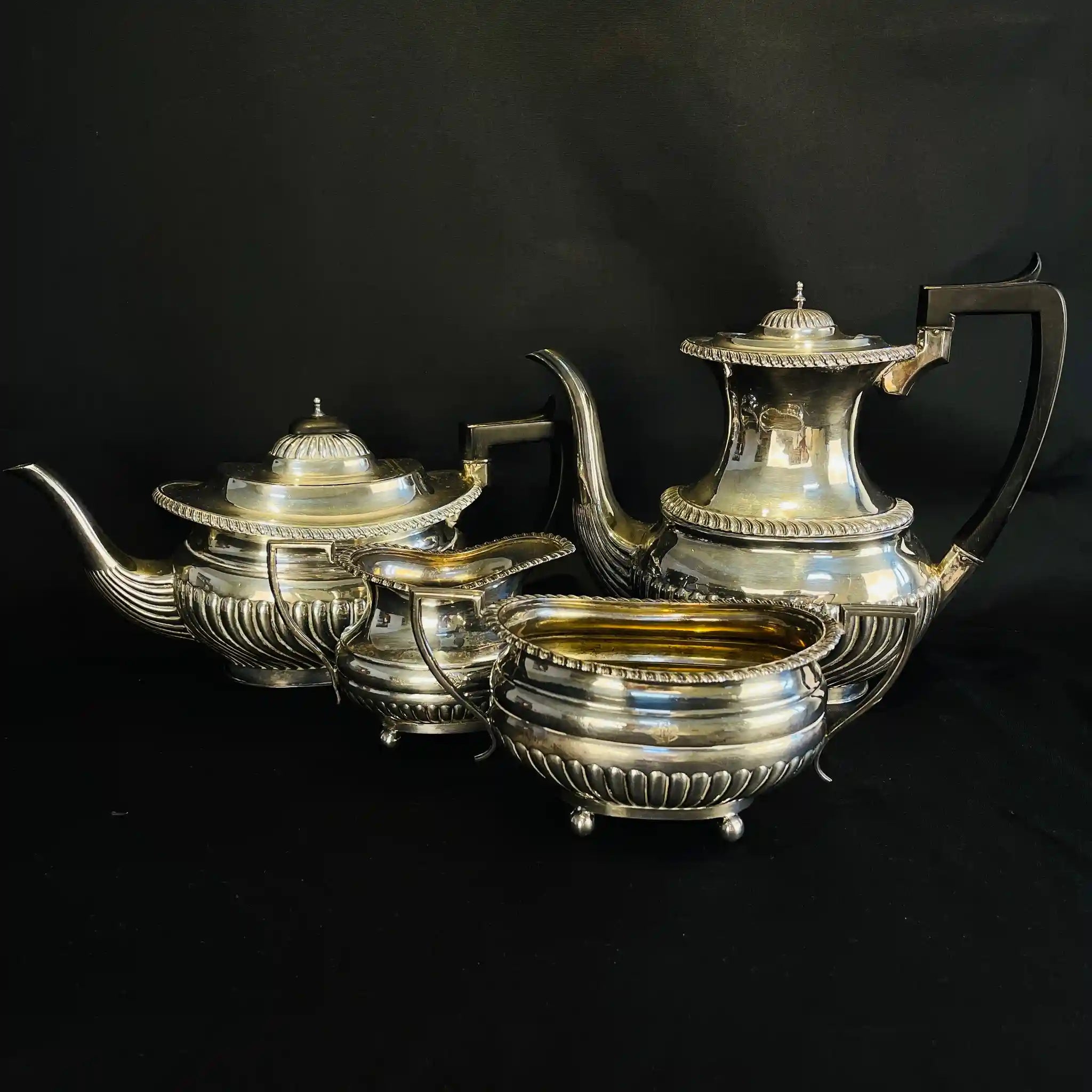 【アンティーク】 シュガーポット&クリーナー / Elkington(エルキントン) / ガドルーン装飾 / シルバーメッキ黒檀材 / イギリス / (ツインハンドル)、コーヒーポット&ティーポット(黒檀ハンドル)