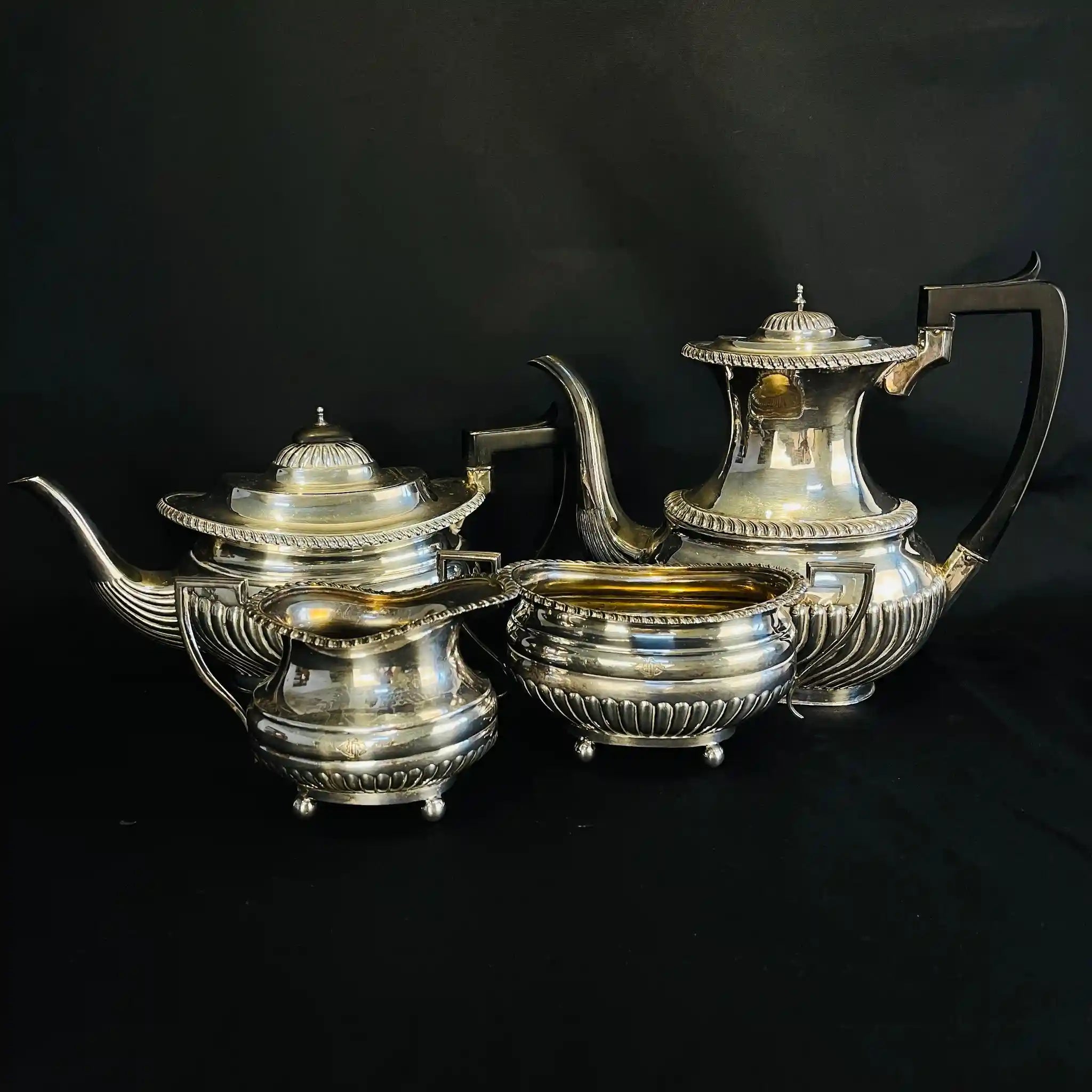 【アンティーク】 シュガーポット&クリーナー / Elkington(エルキントン) / ガドルーン装飾 / シルバーメッキ黒檀材 / イギリス / (ツインハンドル)、コーヒーポット&ティーポット(黒檀ハンドル)