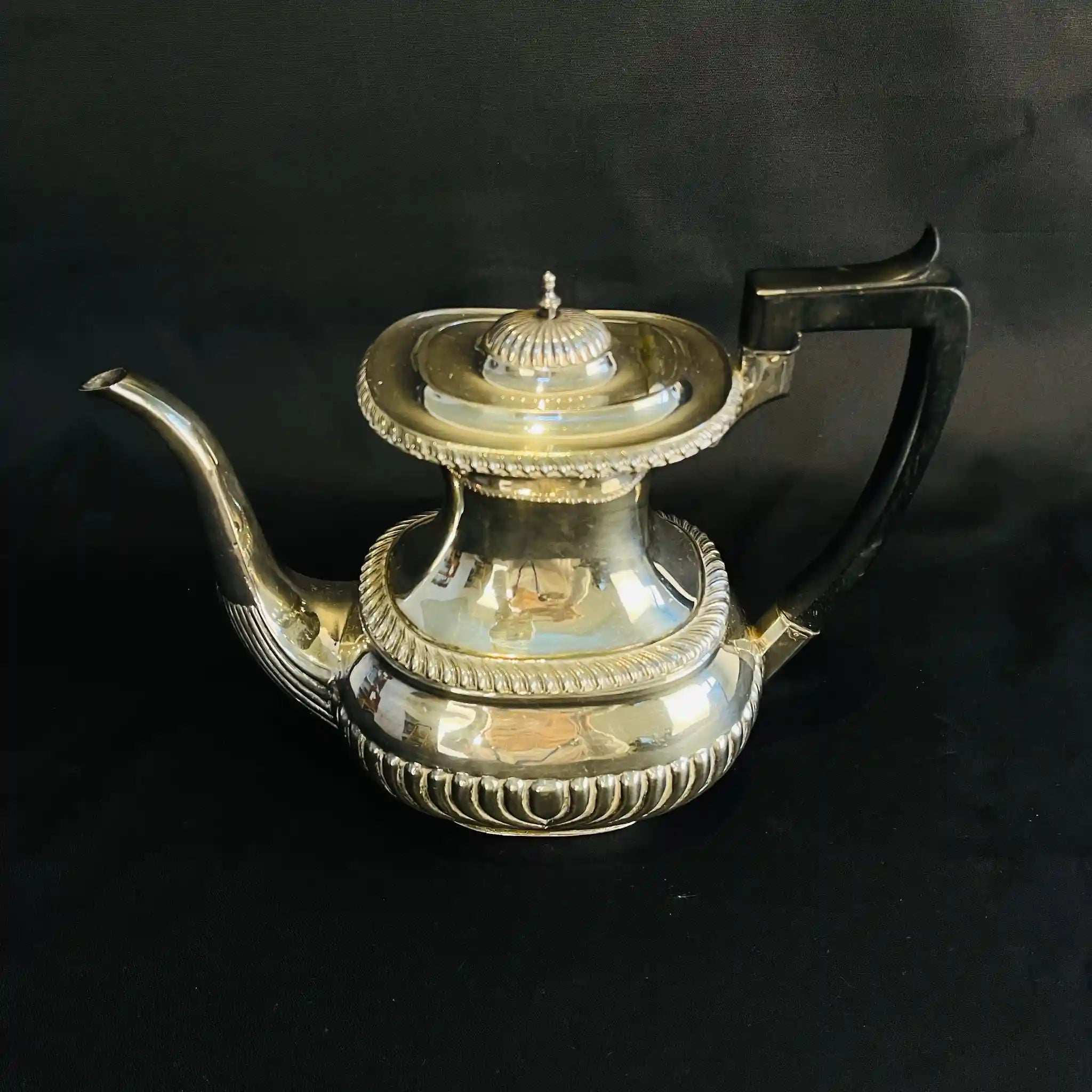 【アンティーク】 シュガーポット&クリーナー / Elkington(エルキントン) / ガドルーン装飾 / シルバーメッキ黒檀材 / イギリス / (ツインハンドル)、コーヒーポット&ティーポット(黒檀ハンドル)