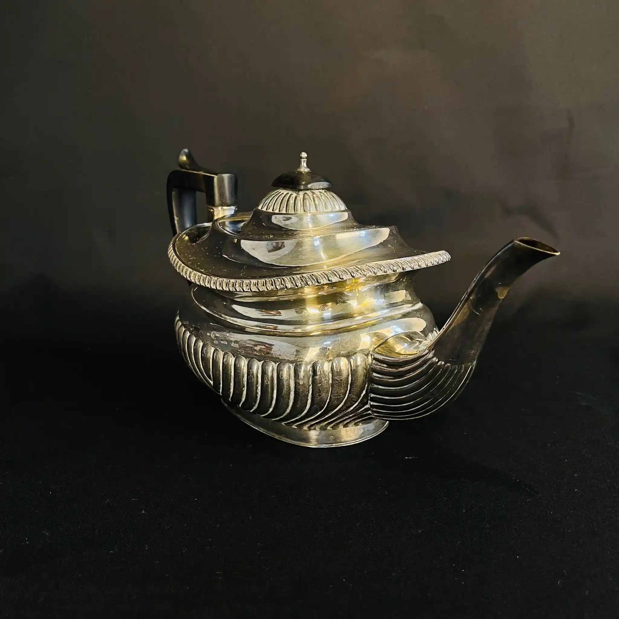 【アンティーク】 シュガーポット&クリーナー / Elkington(エルキントン) / ガドルーン装飾 / シルバーメッキ黒檀材 / イギリス / (ツインハンドル)、コーヒーポット&ティーポット(黒檀ハンドル)