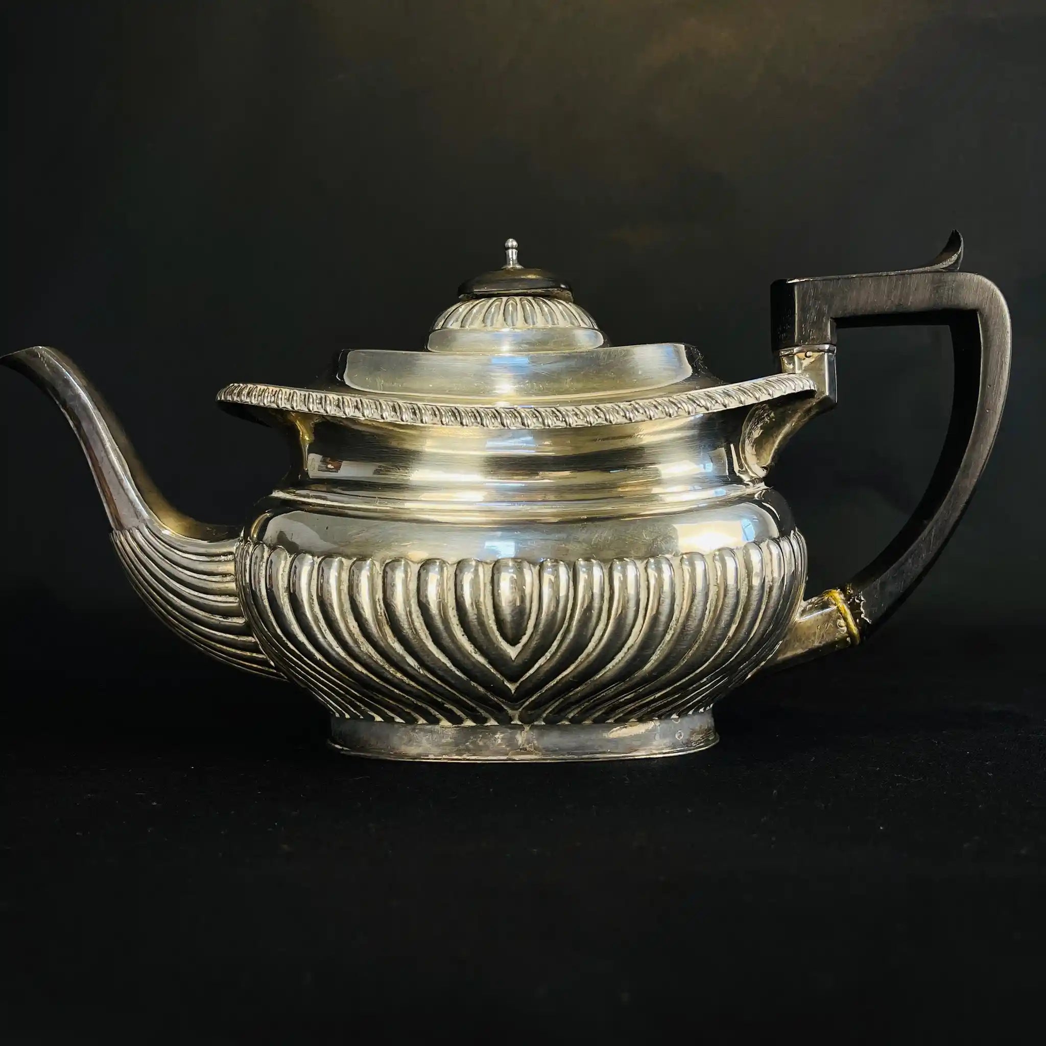 【アンティーク】 シュガーポット&クリーナー / Elkington(エルキントン) / ガドルーン装飾 / シルバーメッキ黒檀材 / イギリス / (ツインハンドル)、コーヒーポット&ティーポット(黒檀ハンドル)