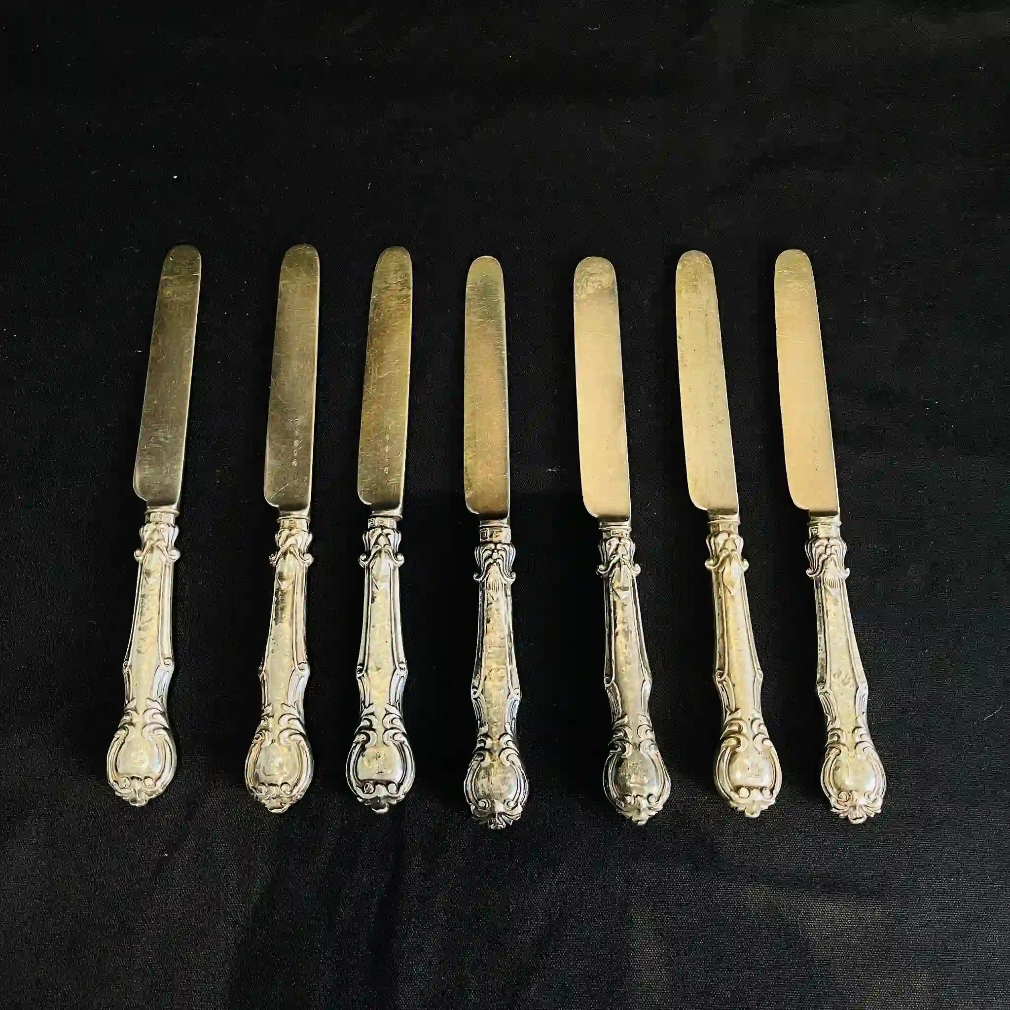 【古董】銀柄銅刃刀8把刀和21把叉的收藏品 /