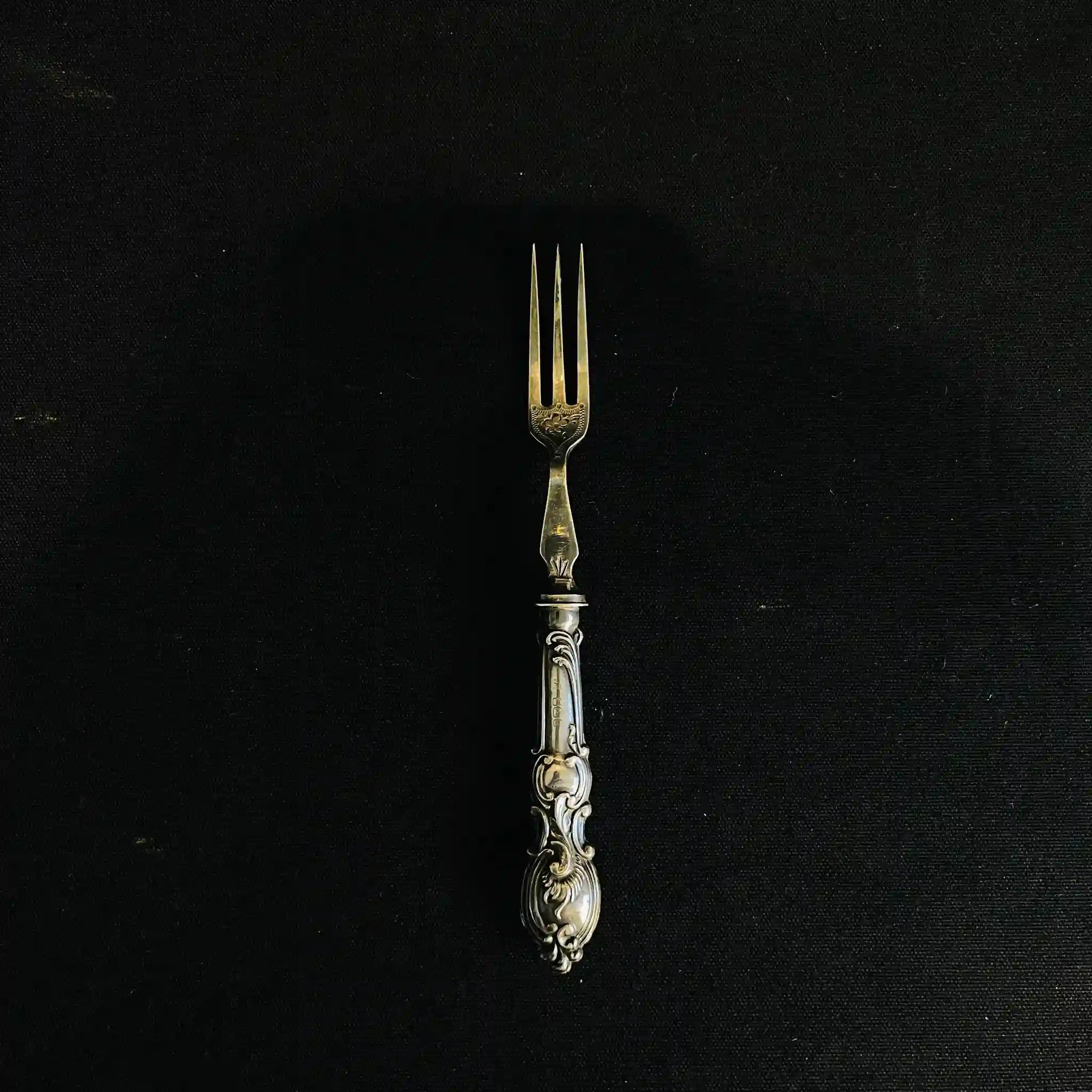 【古董】銀柄銅刃刀8把刀和21把叉的收藏品 /