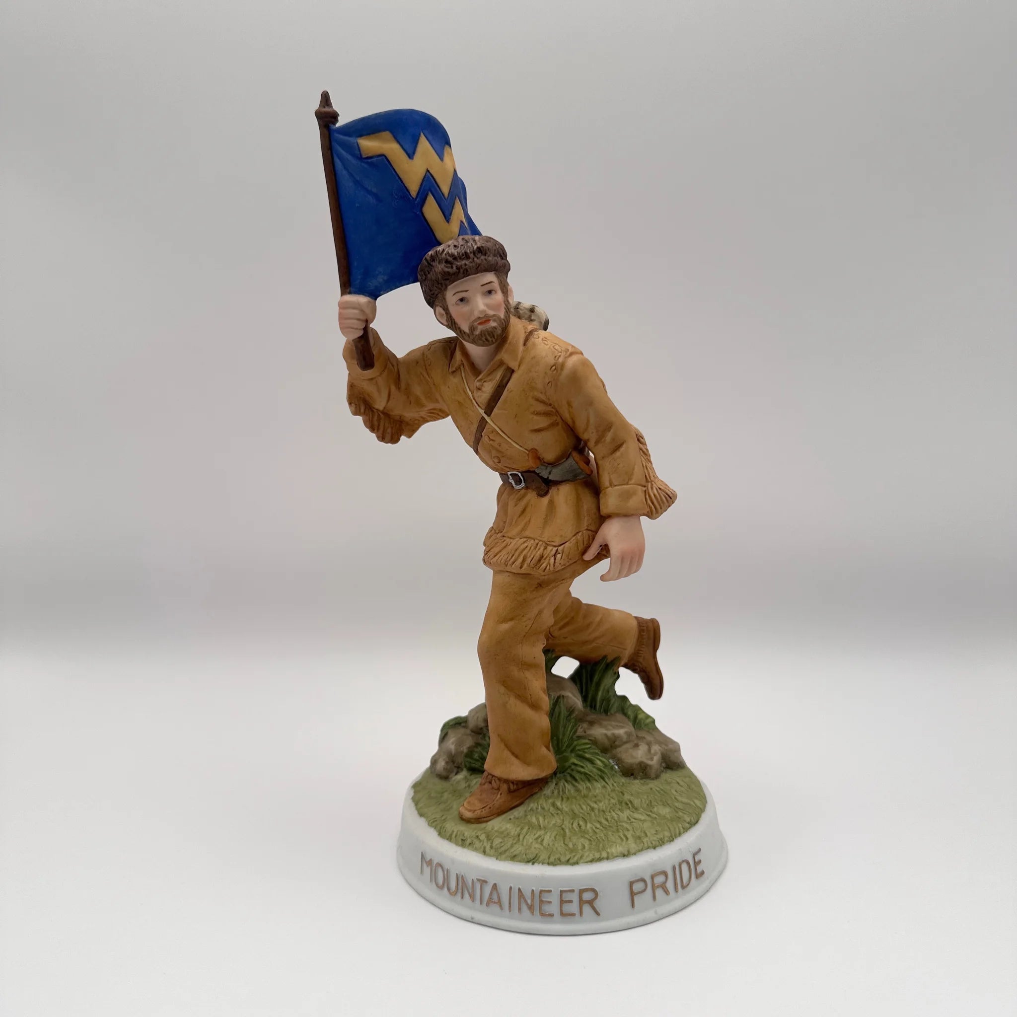 【リユース】 フィギュリン(陶磁器人形) / ザ・マウンテニア (The Mountaineer) / 1934年以降 / アメリカ / ウェストバージニア大学