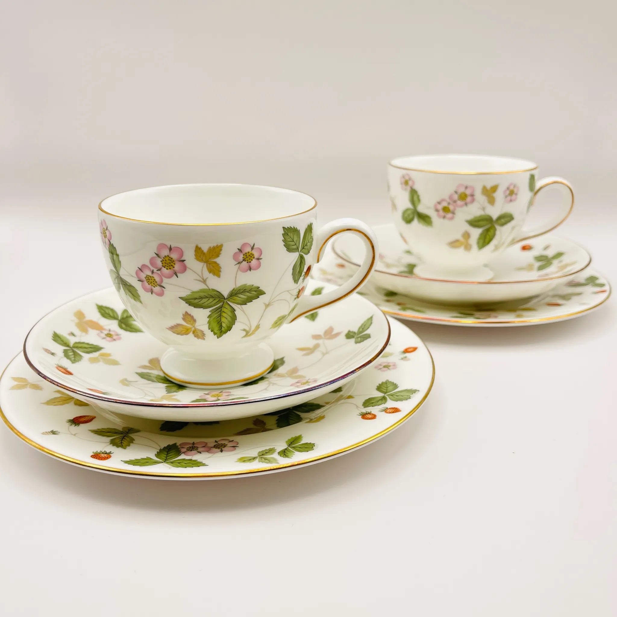【リユース】 ペアティーカップ&ソーサーセット / WEDGWOOD / Bone China / イギリス / 新品未使用 / 箱付き