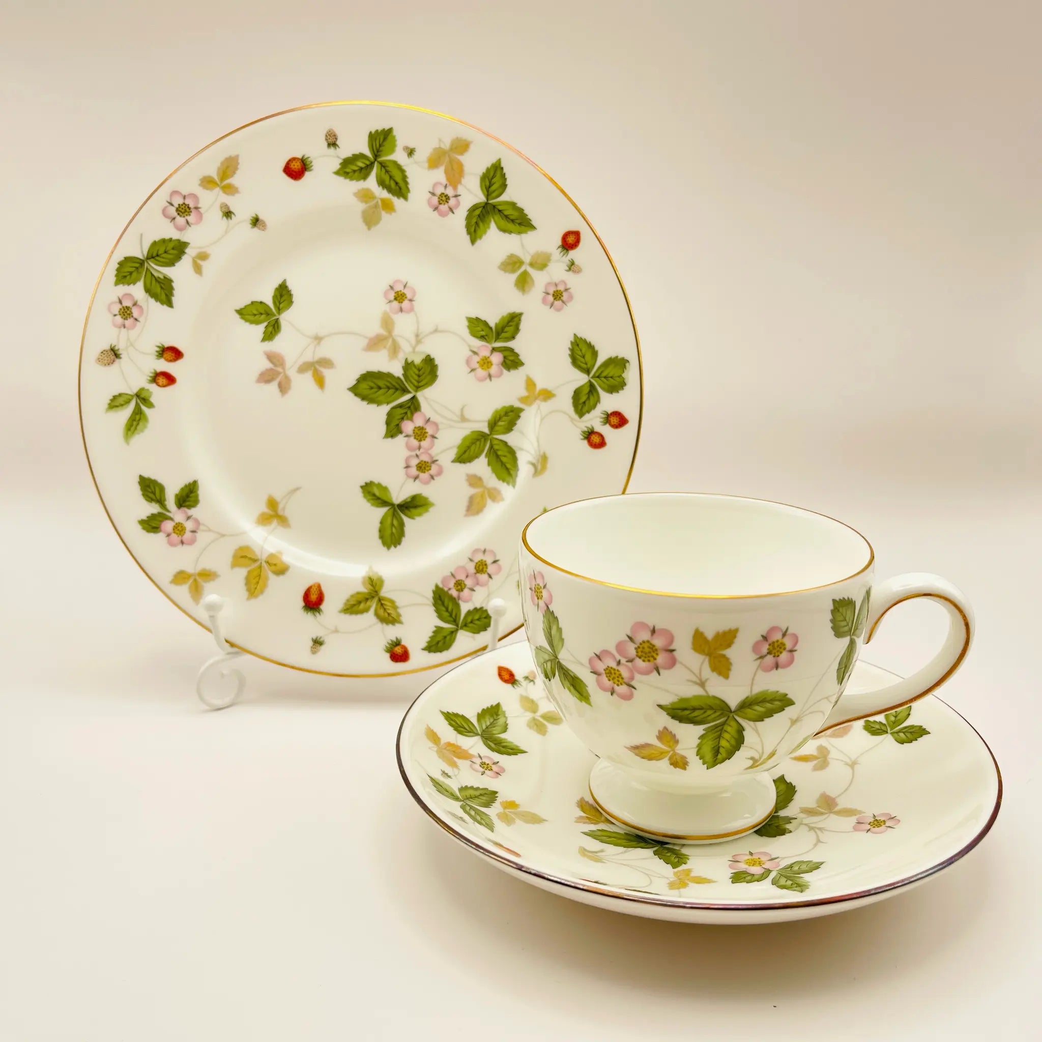 【リユース】 ペアティーカップ&ソーサーセット / WEDGWOOD / Bone China / イギリス / 新品未使用 / 箱付き