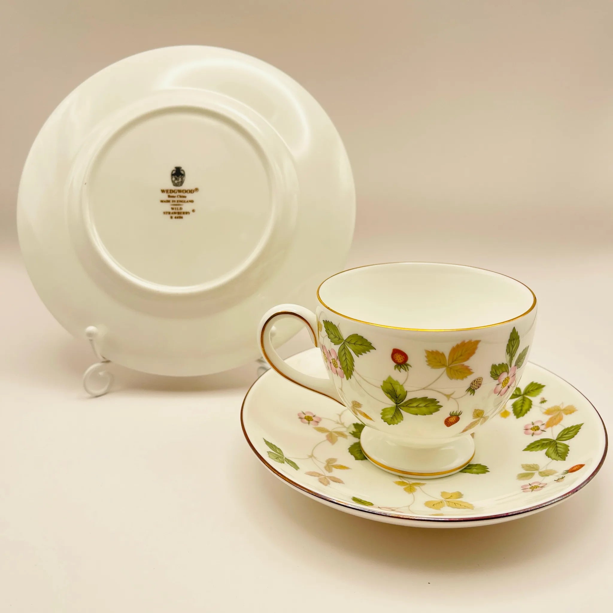 【リユース】 ペアティーカップ&ソーサーセット / WEDGWOOD / Bone China / イギリス / 新品未使用 / 箱付き