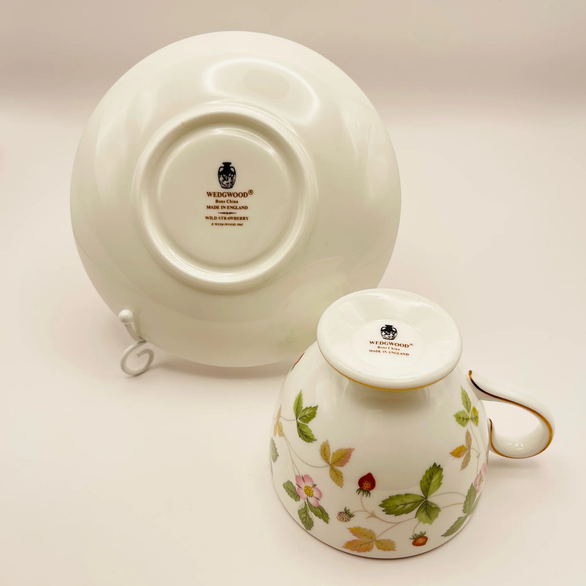 【リユース】 ペアティーカップ&ソーサーセット / WEDGWOOD / Bone China / イギリス / 新品未使用 / 箱付き