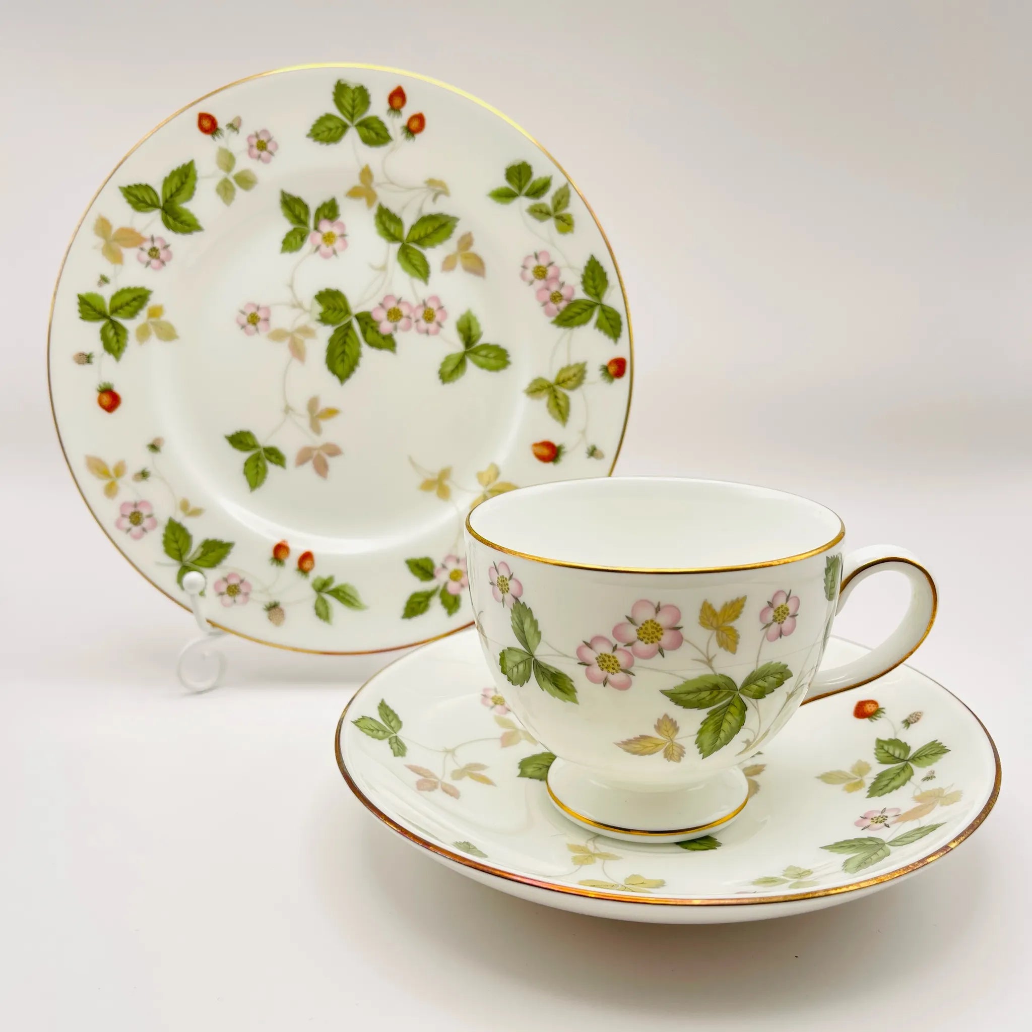【リユース】 ペアティーカップ&ソーサーセット / WEDGWOOD / Bone China / イギリス / 新品未使用 / 箱付き