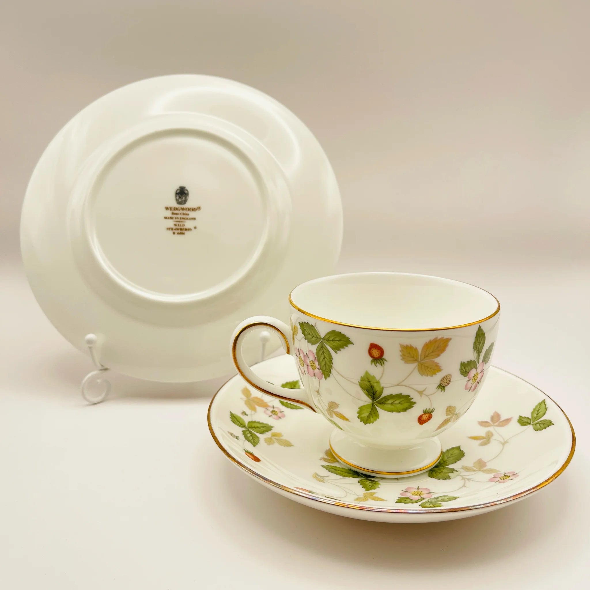 【リユース】 ペアティーカップ&ソーサーセット / WEDGWOOD / Bone China / イギリス / 新品未使用 / 箱付き