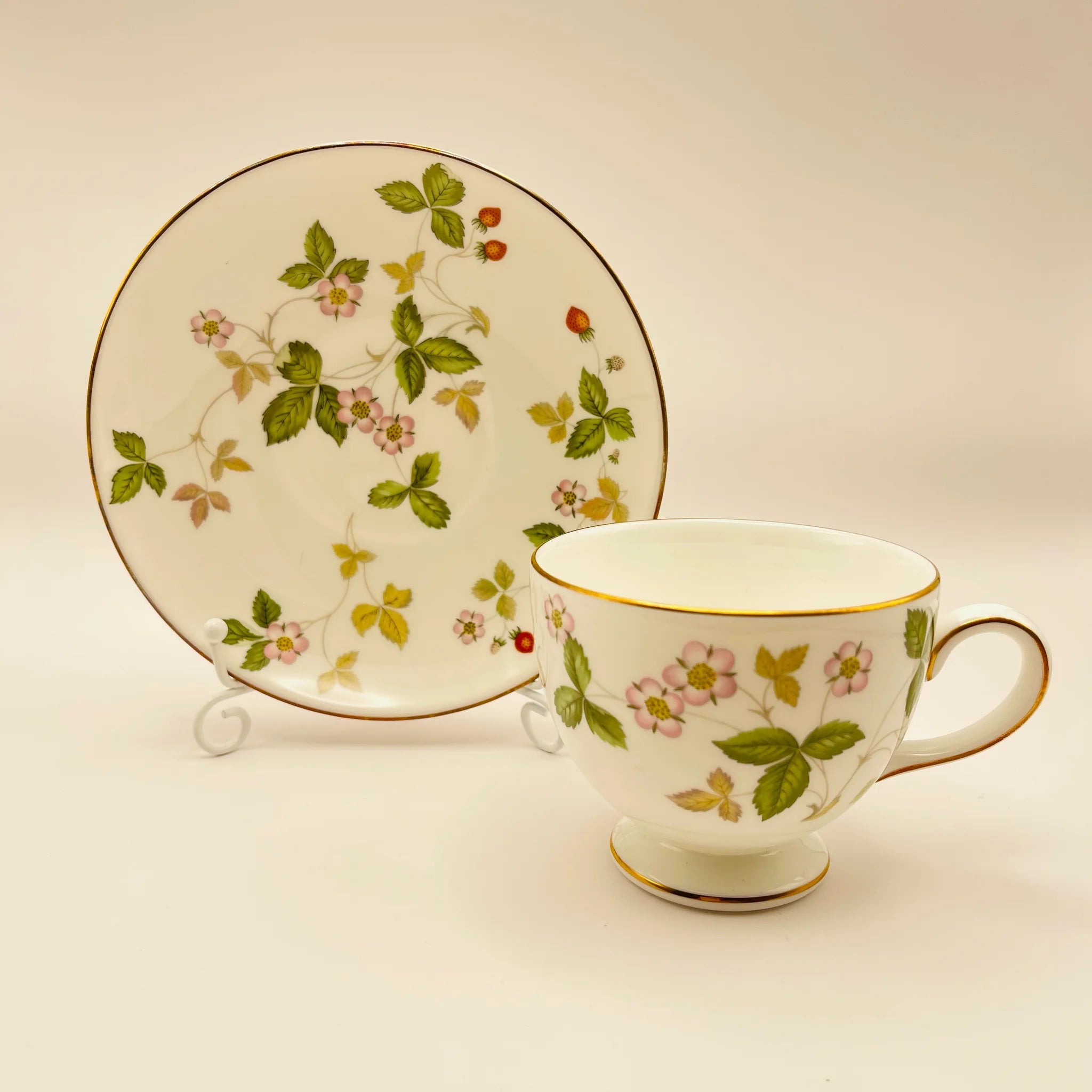 【リユース】 ペアティーカップ&ソーサーセット / WEDGWOOD / Bone China / イギリス / 新品未使用 / 箱付き