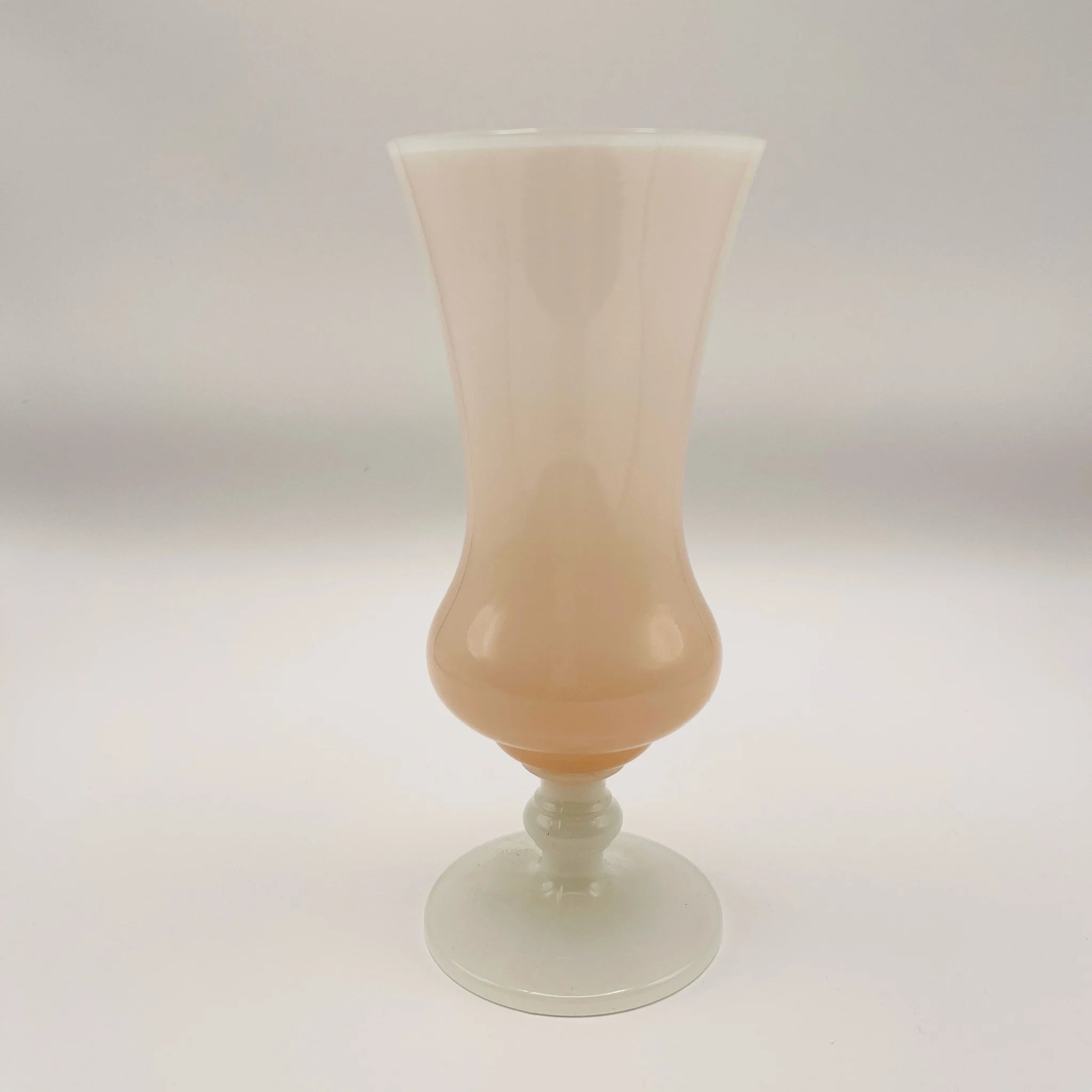 【リユース】 フラワーベース(花瓶) / 19世紀以降 / オパリンガラス / フランス / 乳白色の半透明性