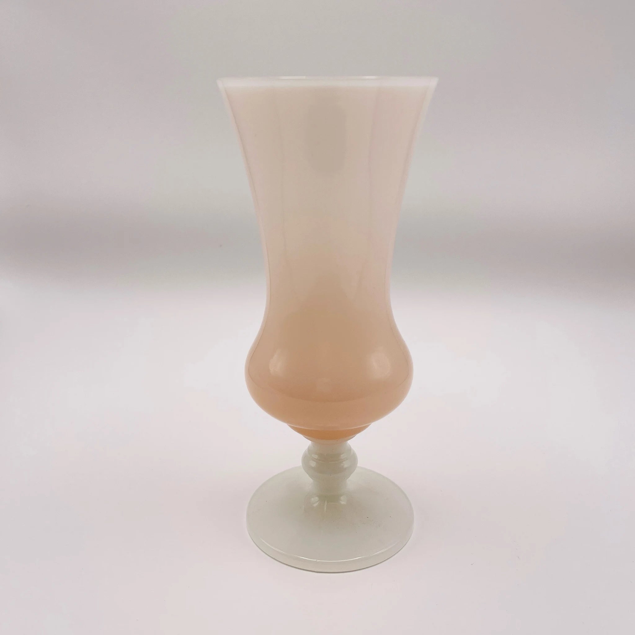 【リユース】 フラワーベース(花瓶) / 19世紀以降 / オパリンガラス / フランス / 乳白色の半透明性
