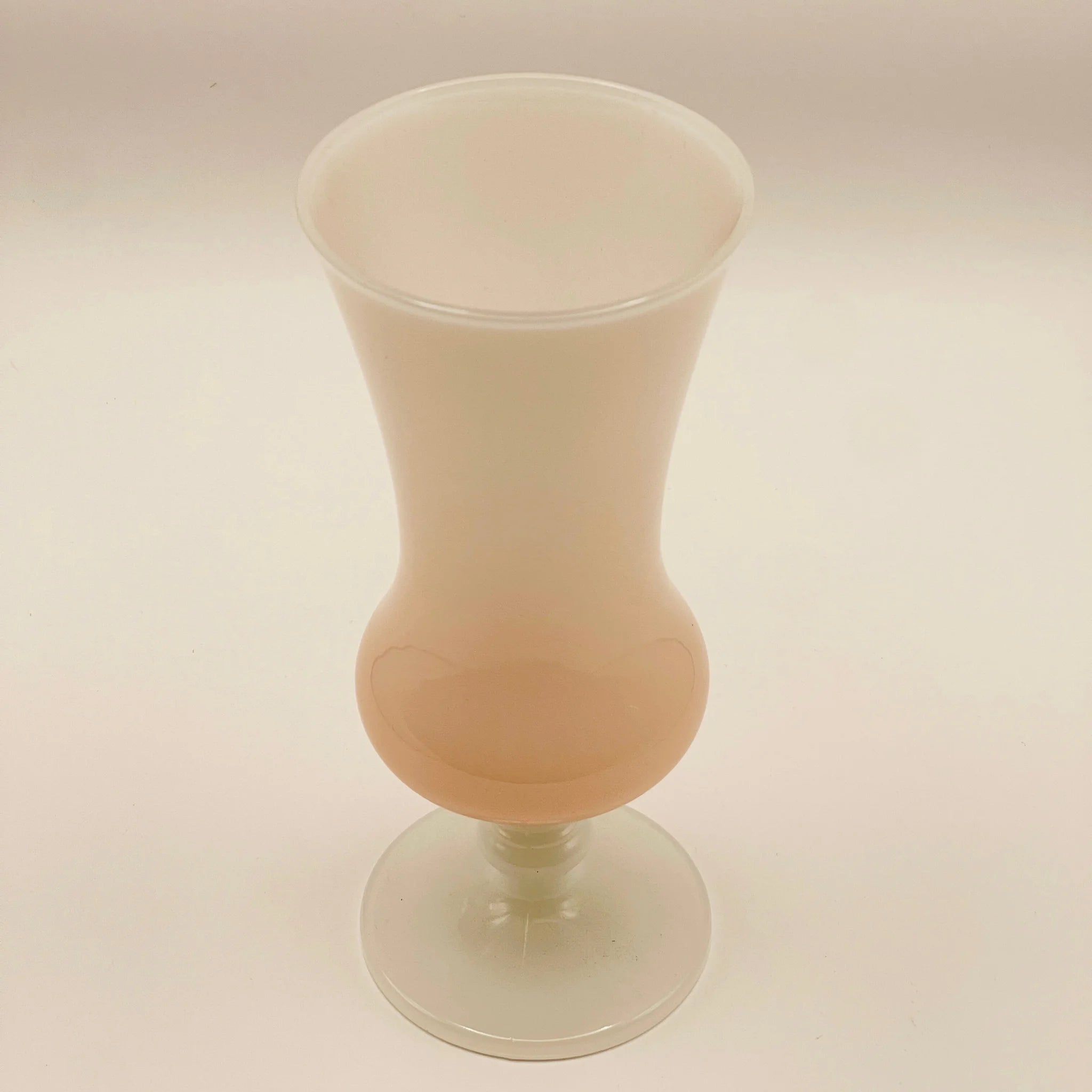 【リユース】 フラワーベース(花瓶) / 19世紀以降 / オパリンガラス / フランス / 乳白色の半透明性