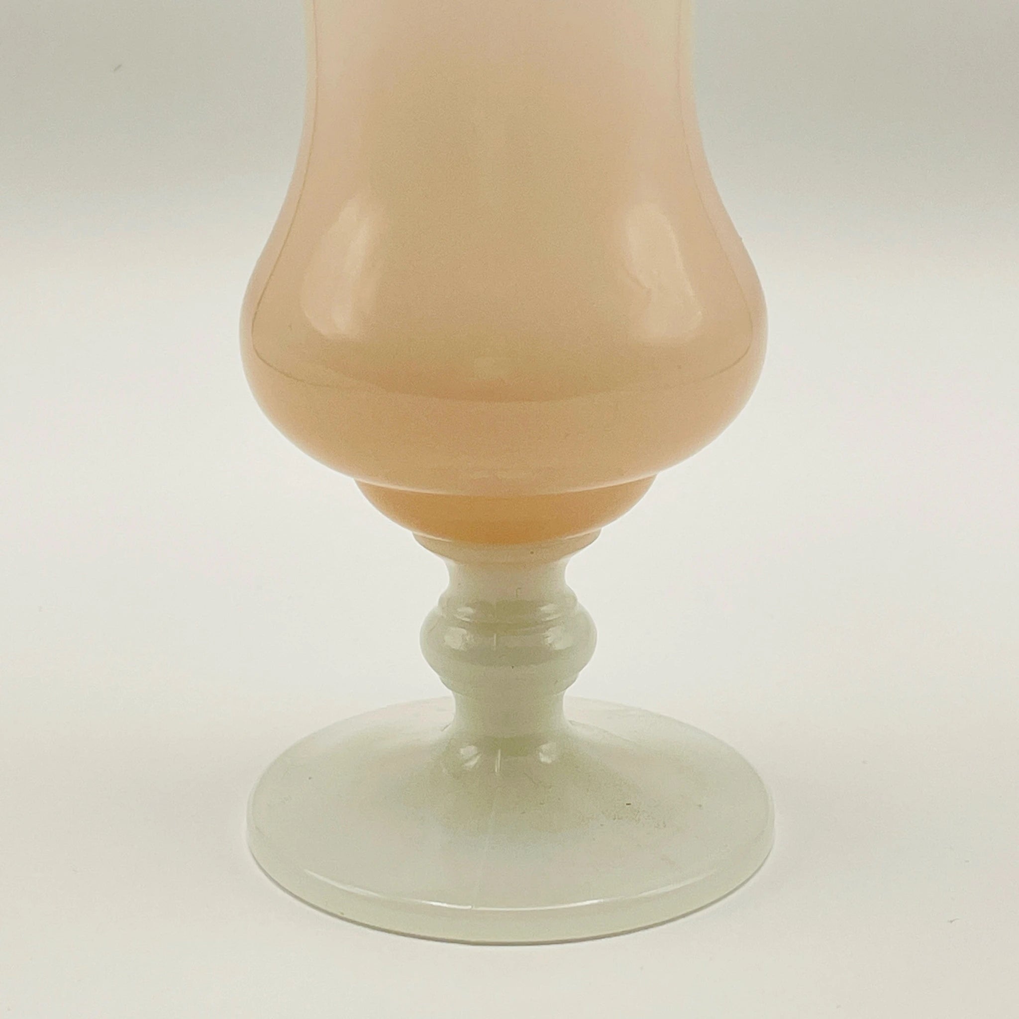 【リユース】 フラワーベース(花瓶) / 19世紀以降 / オパリンガラス / フランス / 乳白色の半透明性